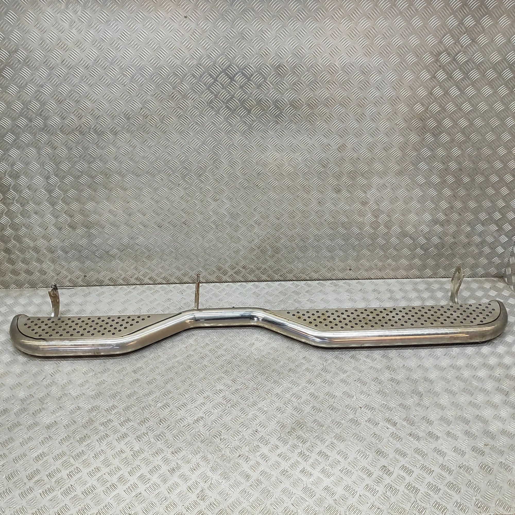 Isuzu D-Max Right Side Metallic Sideskirt Cover Right Side Metallic Sideskirt Cover — ISUZU D-M...