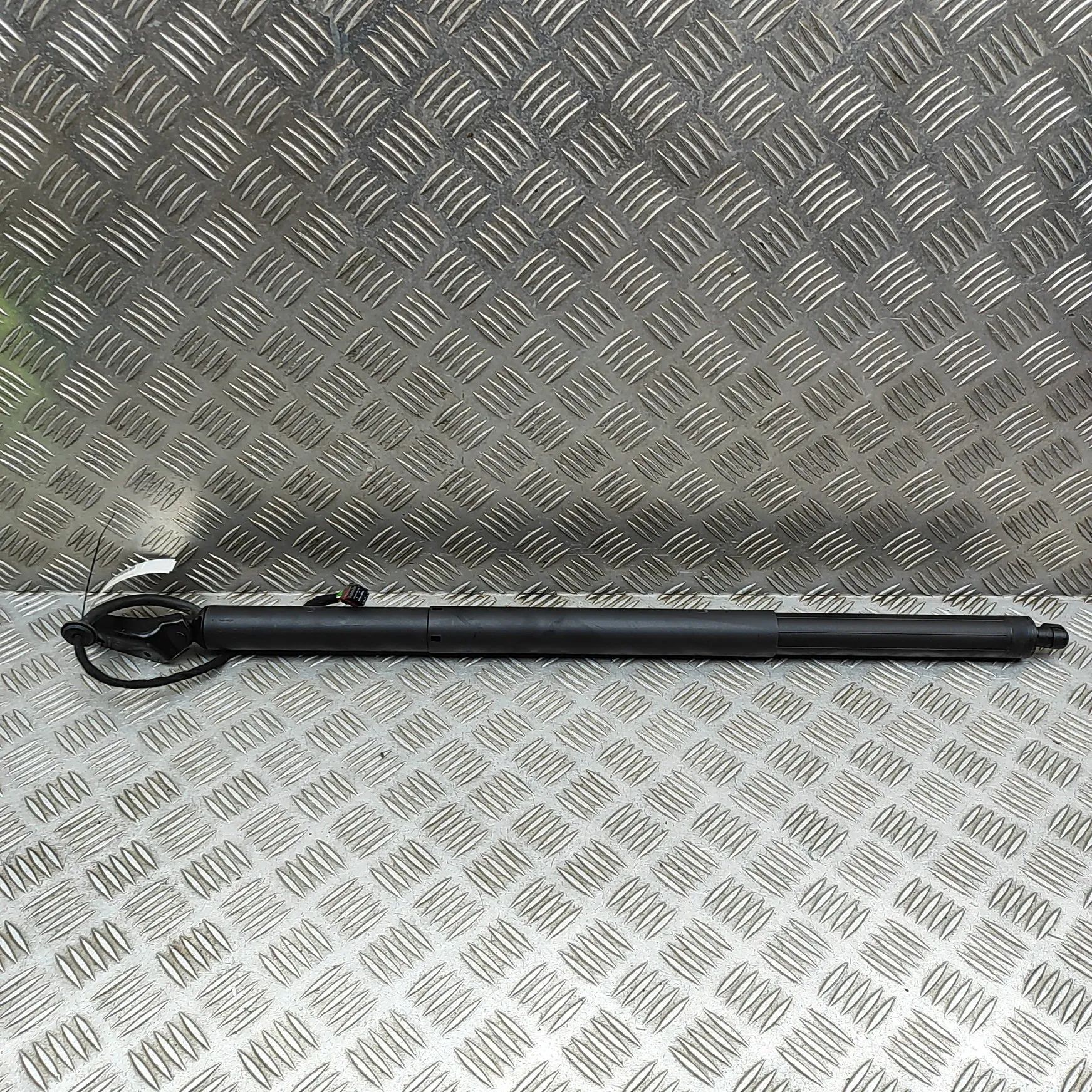 Porsche Cayenne Right Side Tailgate Gas Strut Right Side Tailgate Gas Strut — PORSCHE CAYENNE...