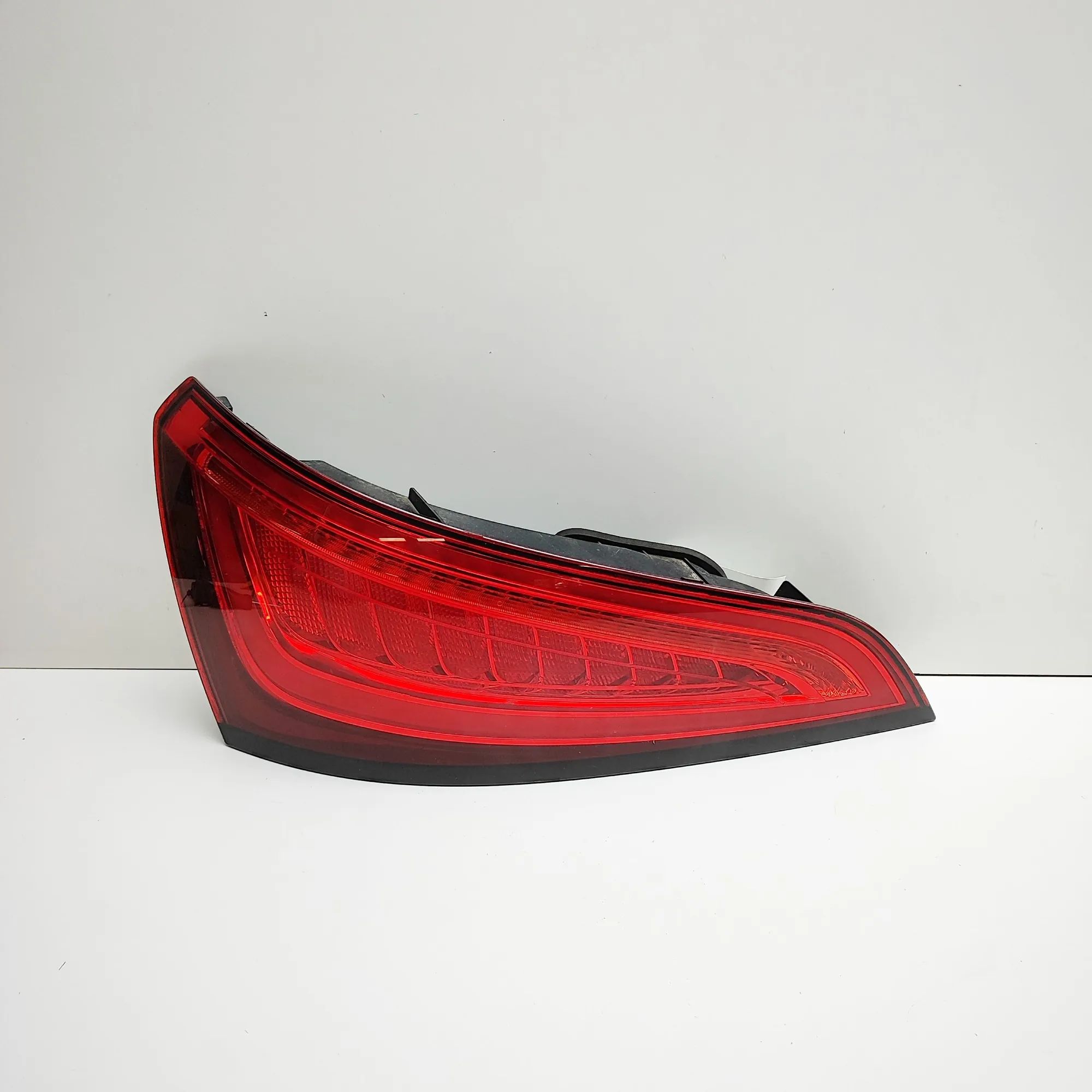 Audi Q5 (8R) Rear Left Tail Light Rear Left Tail Light — AUDI Q5 (8R) (2008-2017)...