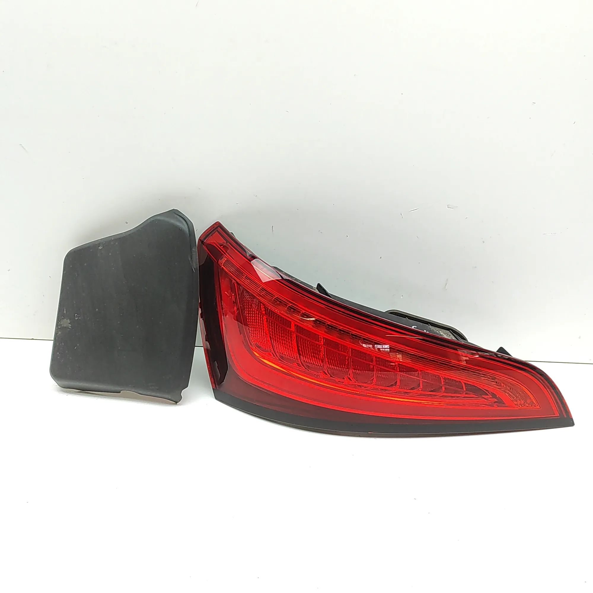 Audi Q5 (8R) Rear Left Tail Light Rear Left Tail Light — AUDI Q5 (8R) (2008-2017)...