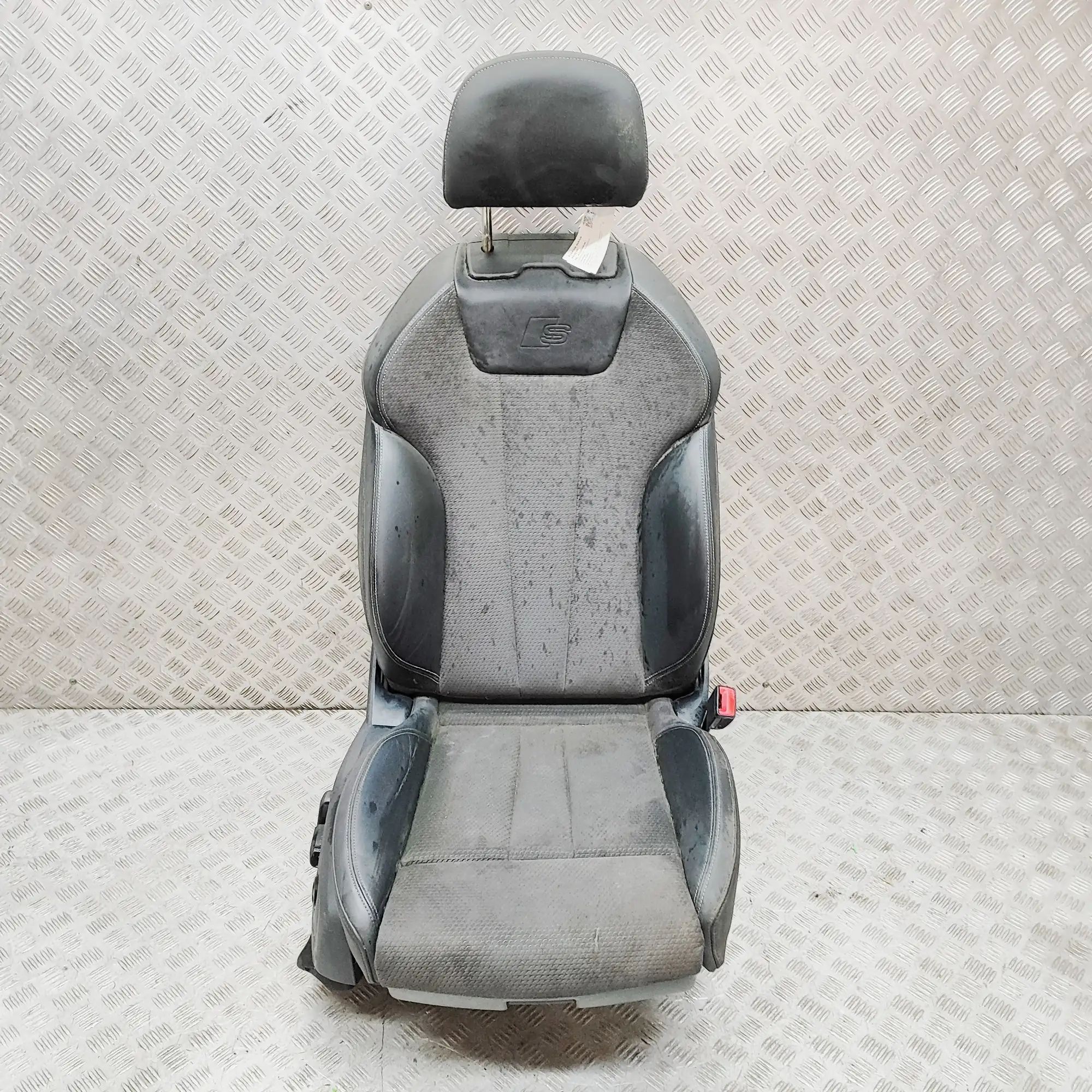 Audi A5 (B9) Front Right Seat