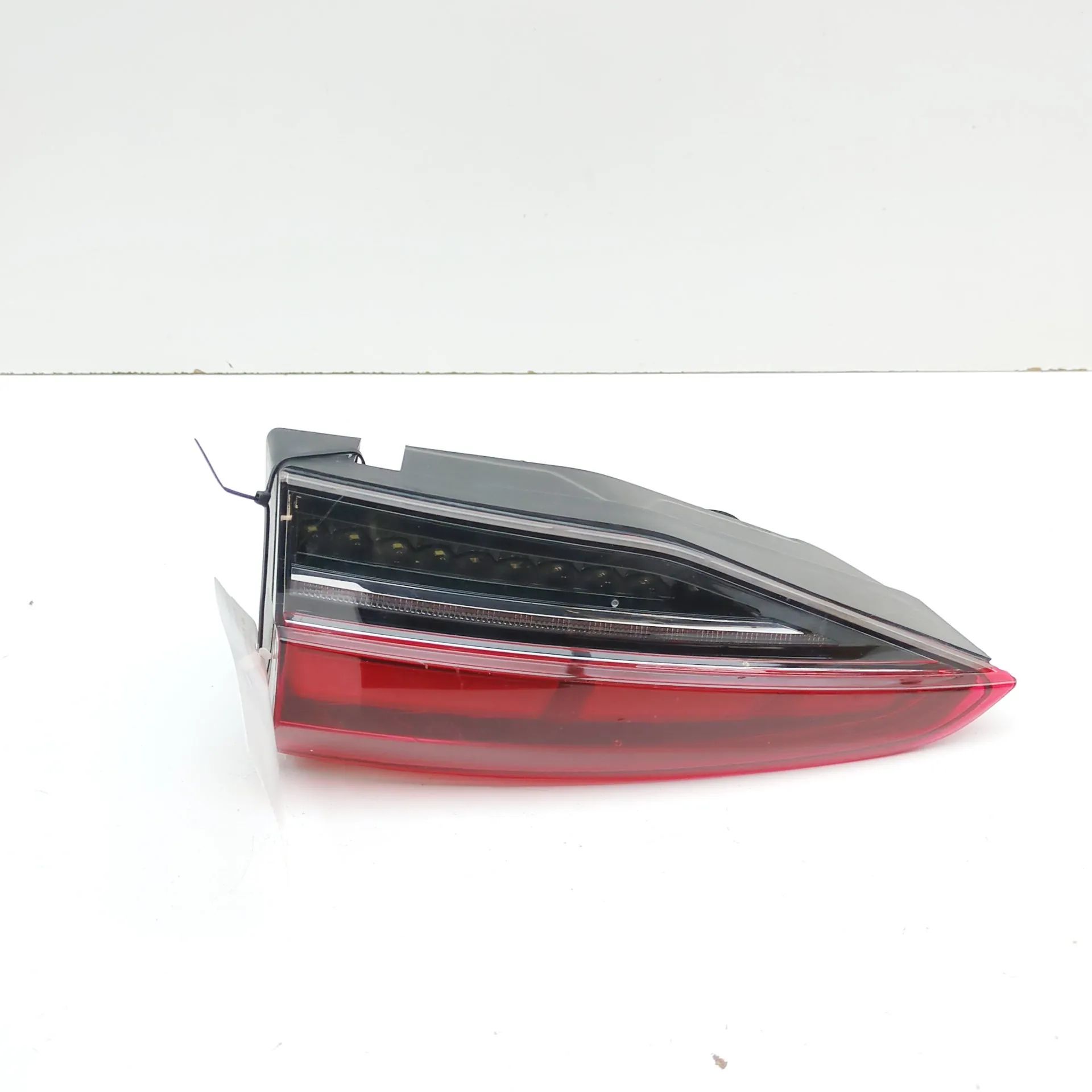 Skoda Octavia Right Side Tailgate Tail Light Right Side Tailgate Tail Light — SKODA OCTAVIA ...