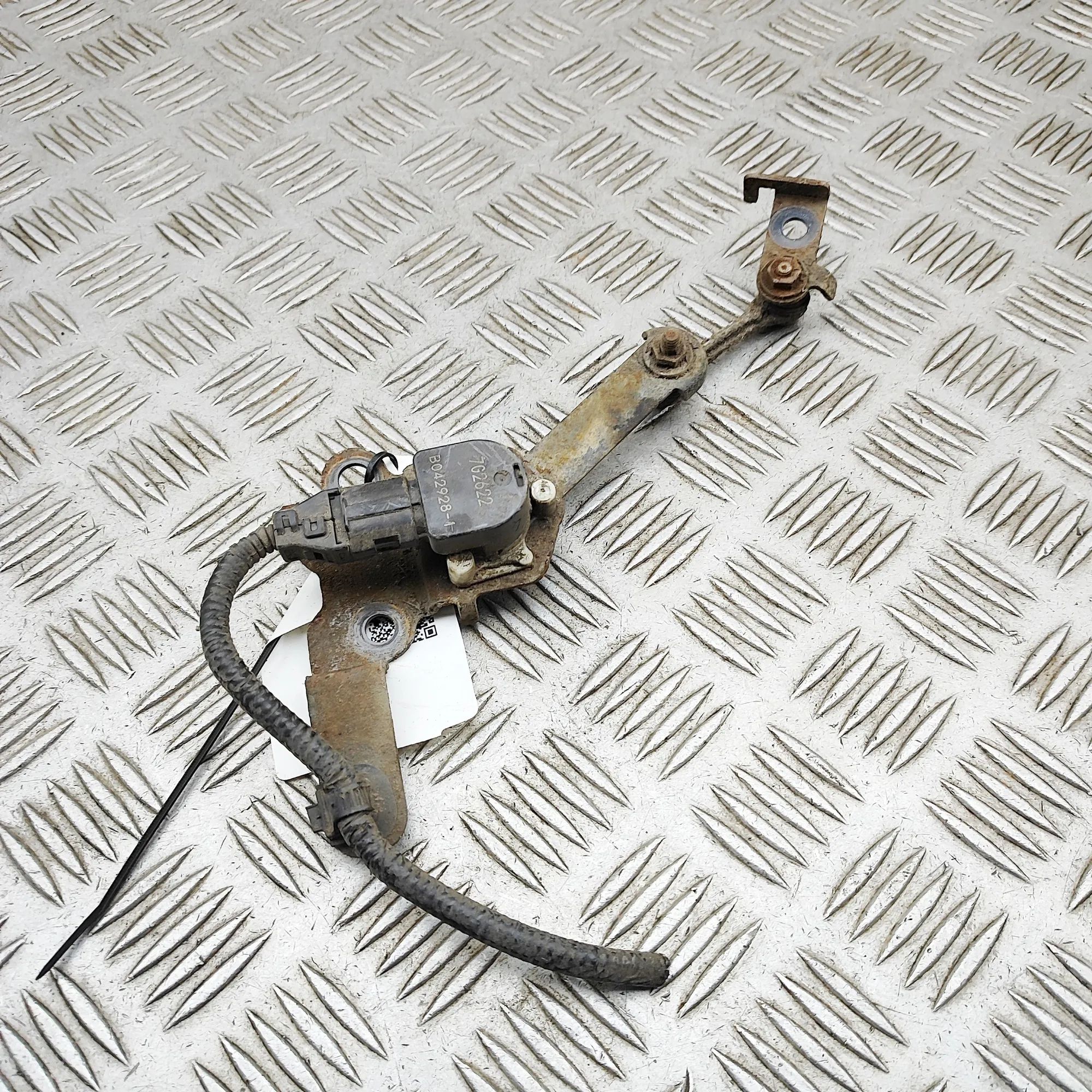 Toyota Hilux Ride height sensor — rear right Ride height sensor — rear right — TOYOTA HILUX ...