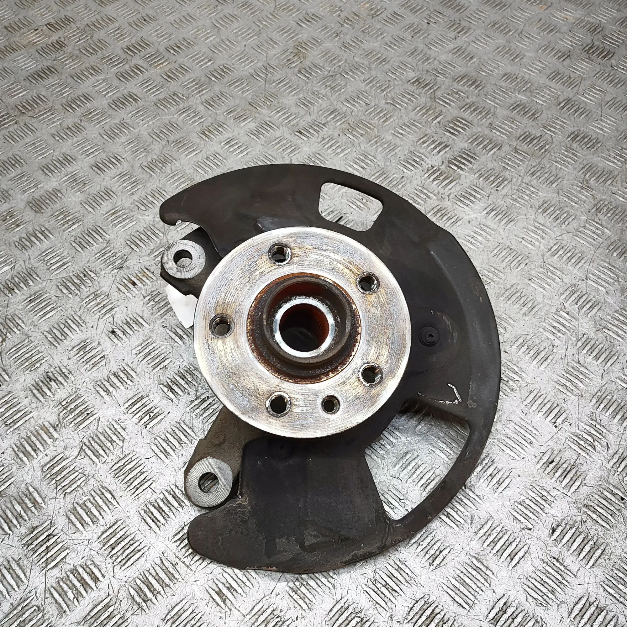 Volkswagen Crafter Front Left Wheel Hub Front Left Wheel Hub — VW CRAFTER (Van SY_) (20...