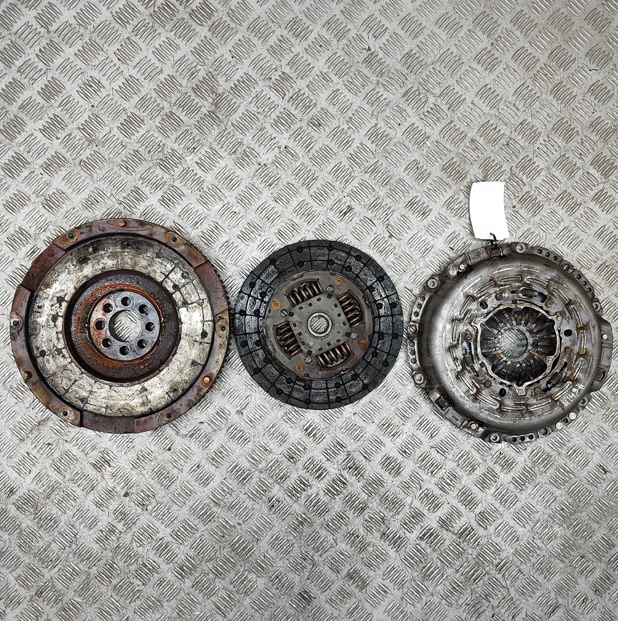 Toyota Hilux kytkinsarja Clutch kit — TOYOTA HILUX (VIII Pick-up _N1_) (...