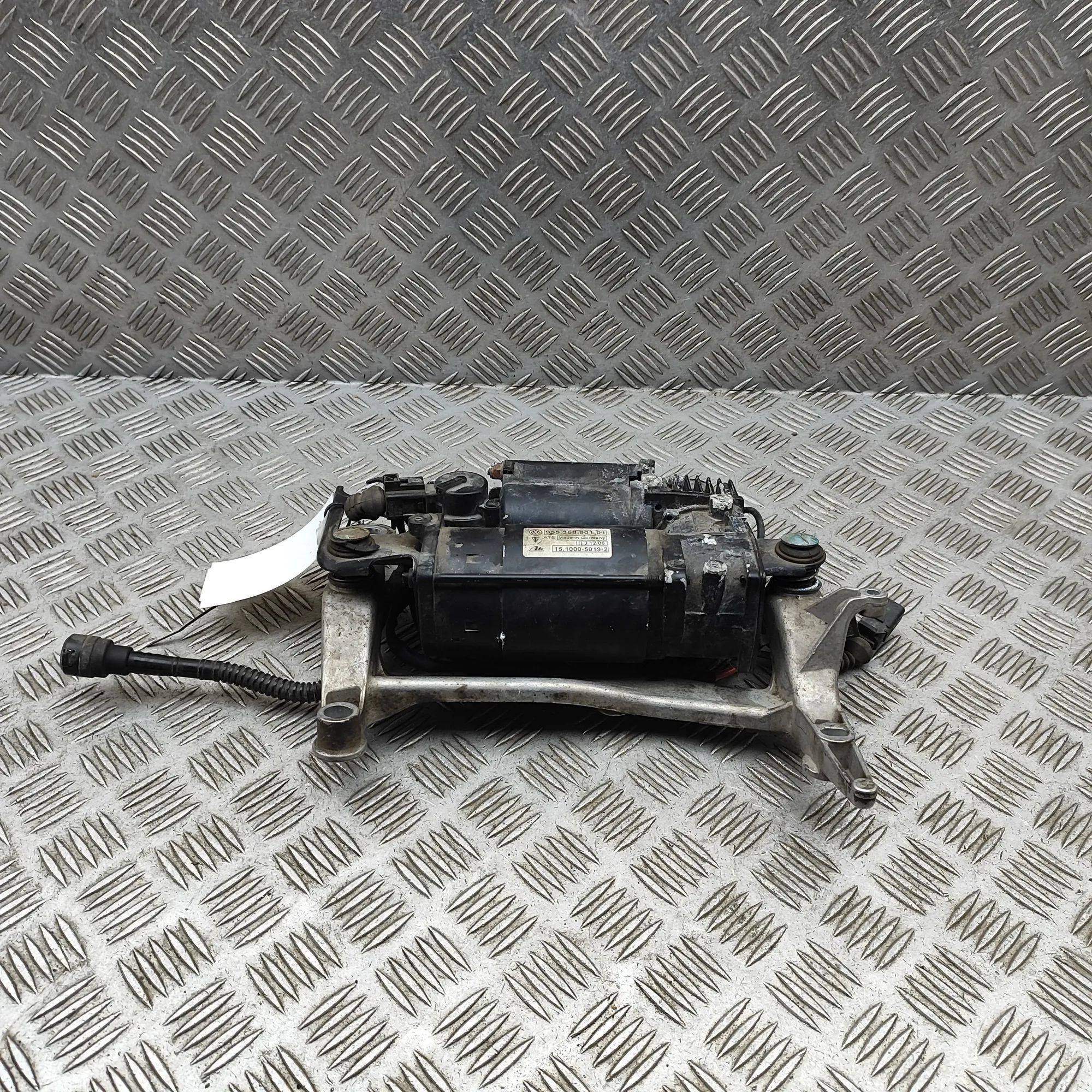 Porsche Cayenne Air Suspension Compressor Air suspension compressor — PORSCHE CAYENNE (9P...