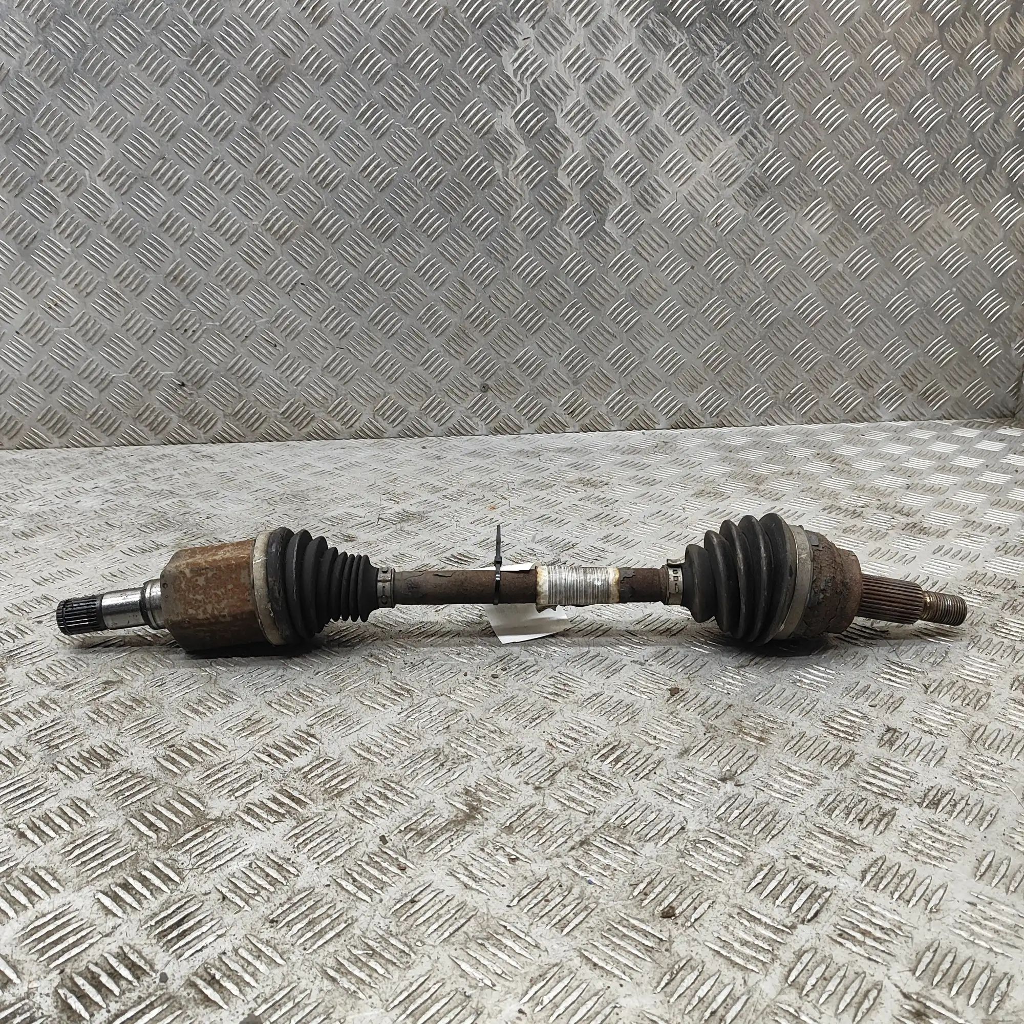 Jaguar F-Pace Front Left Driveshaft Front Left Driveshaft — JAGUAR F-PACE (X761) (2...