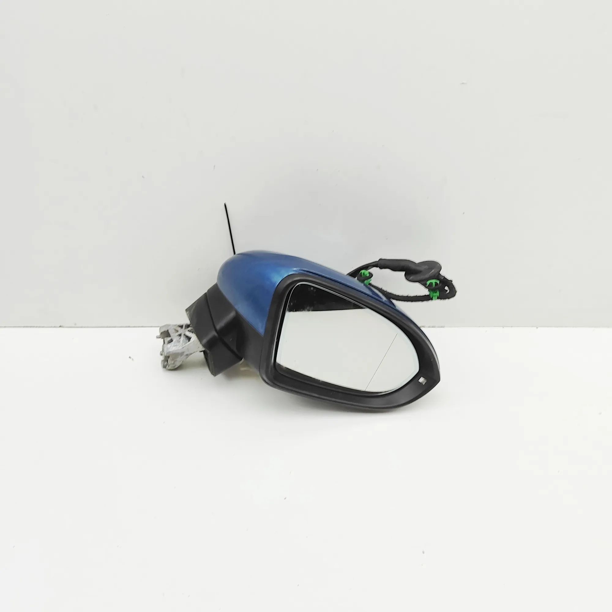 Volkswagen Passat (B8) Right Side Wing Mirror Right Side Wing Mirror — VW PASSAT (Variant B8 ...
