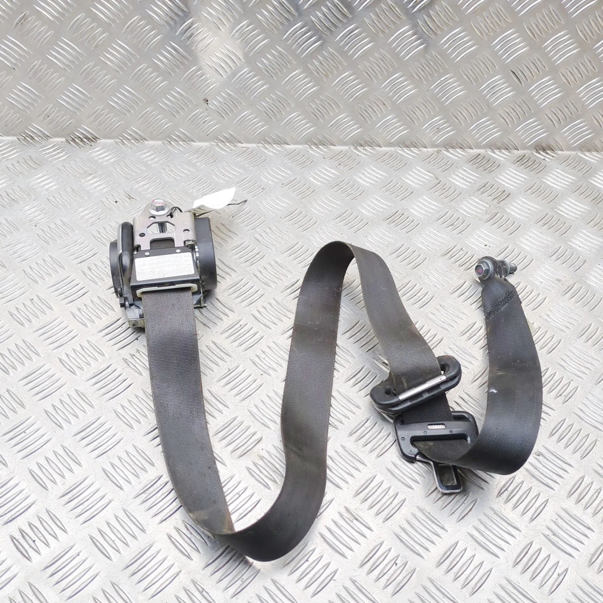 Isuzu D-Max Front Left Seatbelt Front Left Seatbelt — ISUZU D-MAX (II TFR, TFS)...