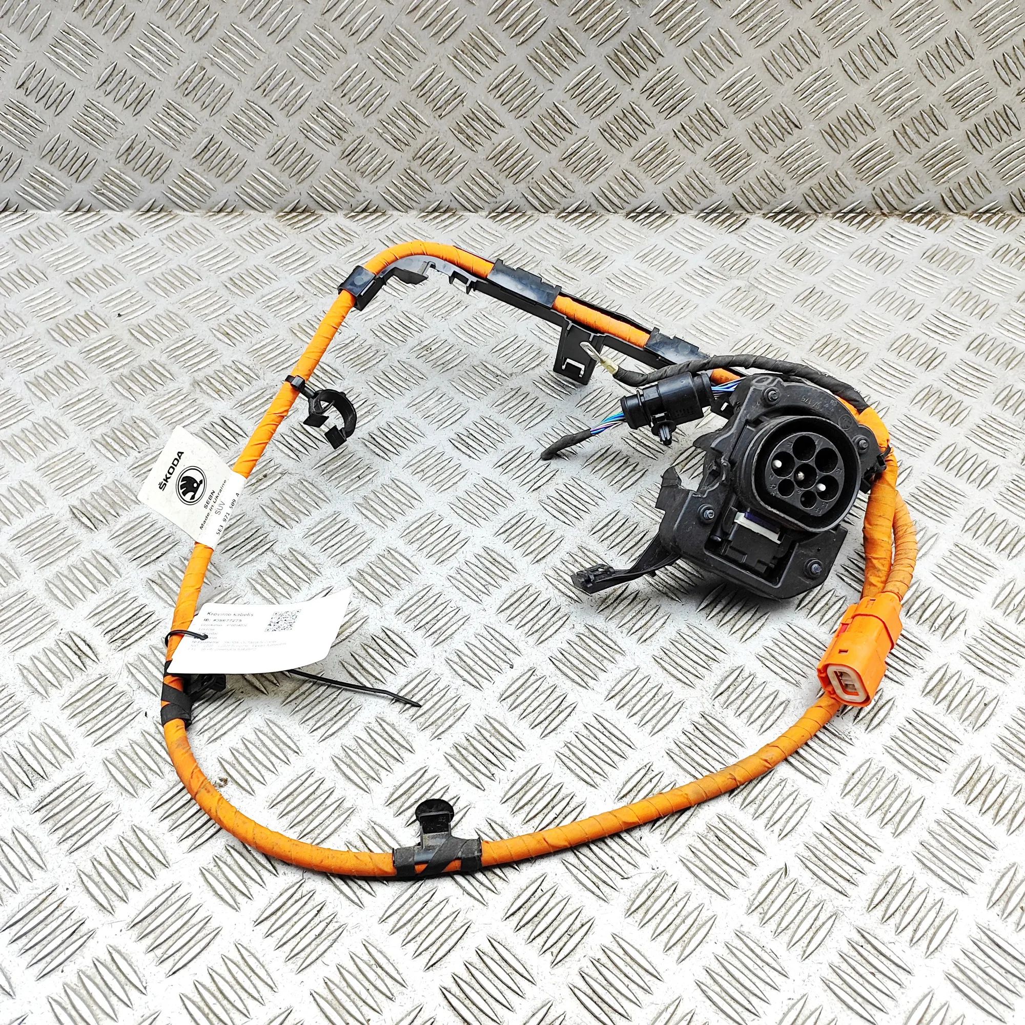 Skoda Octavia Battery Charging Cable Battery charging cable — SKODA OCTAVIA (IV Comb...