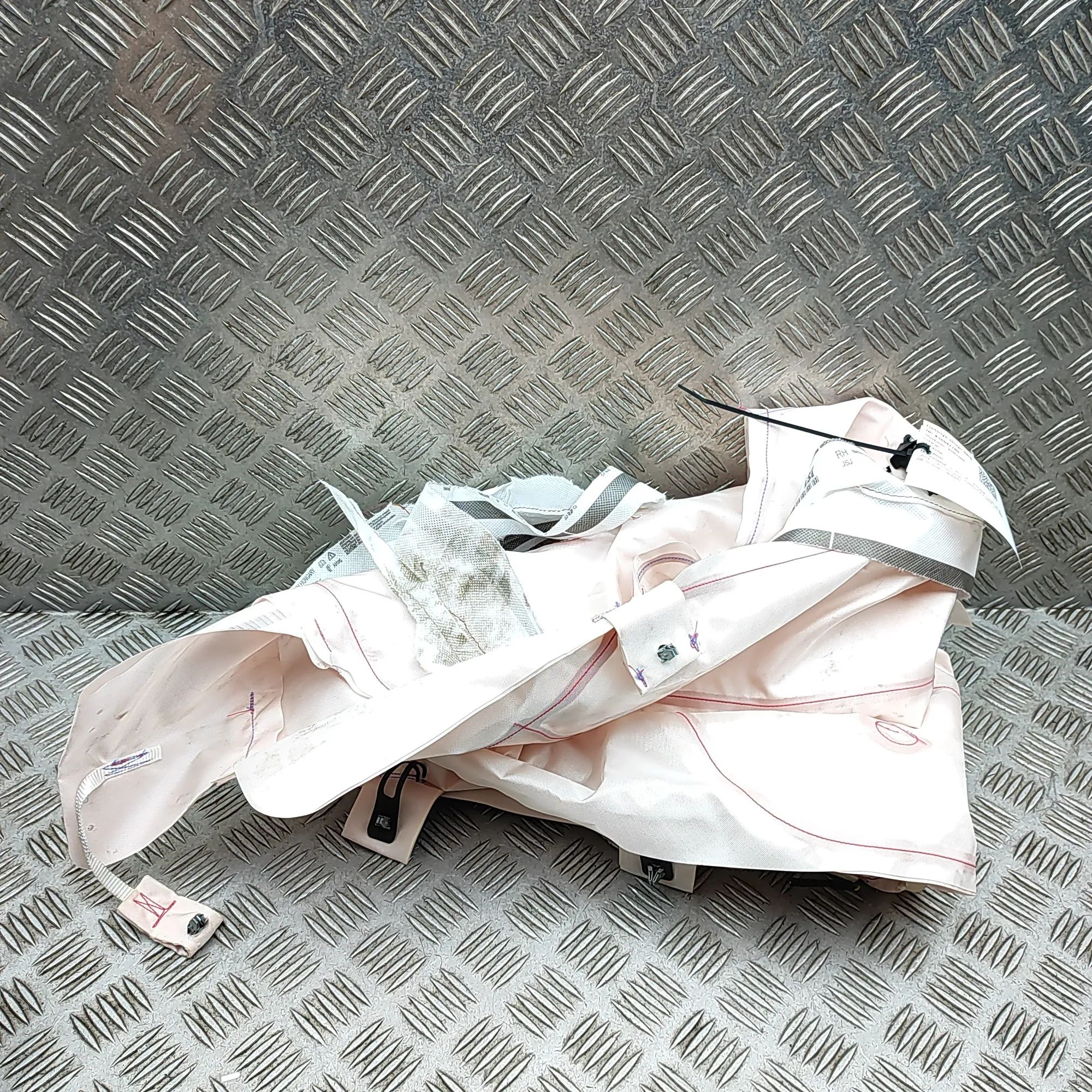 Porsche Cayenne Right Side Roof Safety Curtain SRS Right Side Roof Safety Curtain SRS — PORSCHE CA...