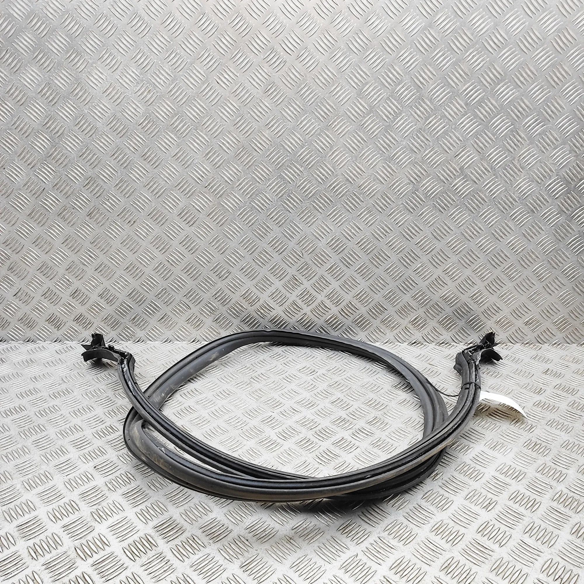 Porsche 911 (992) Door rubber seal — front left Door rubber seal — front left — PORSCHE 911 (99...