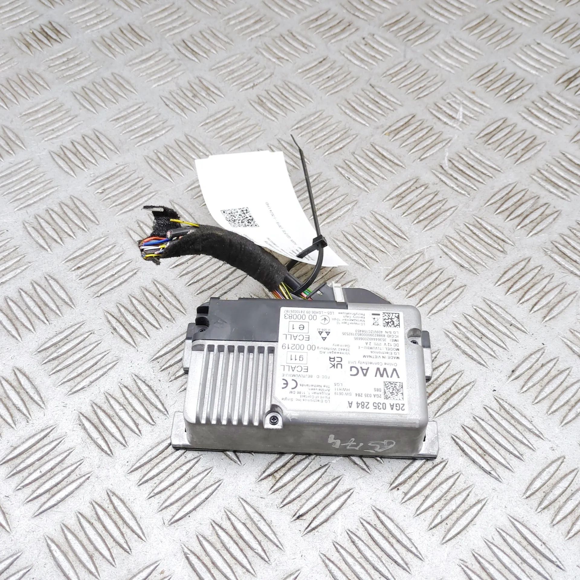 Audi Q3 (F3) Antenna control unit Antenna control unit — AUDI Q3 (Sportback F3N) ...