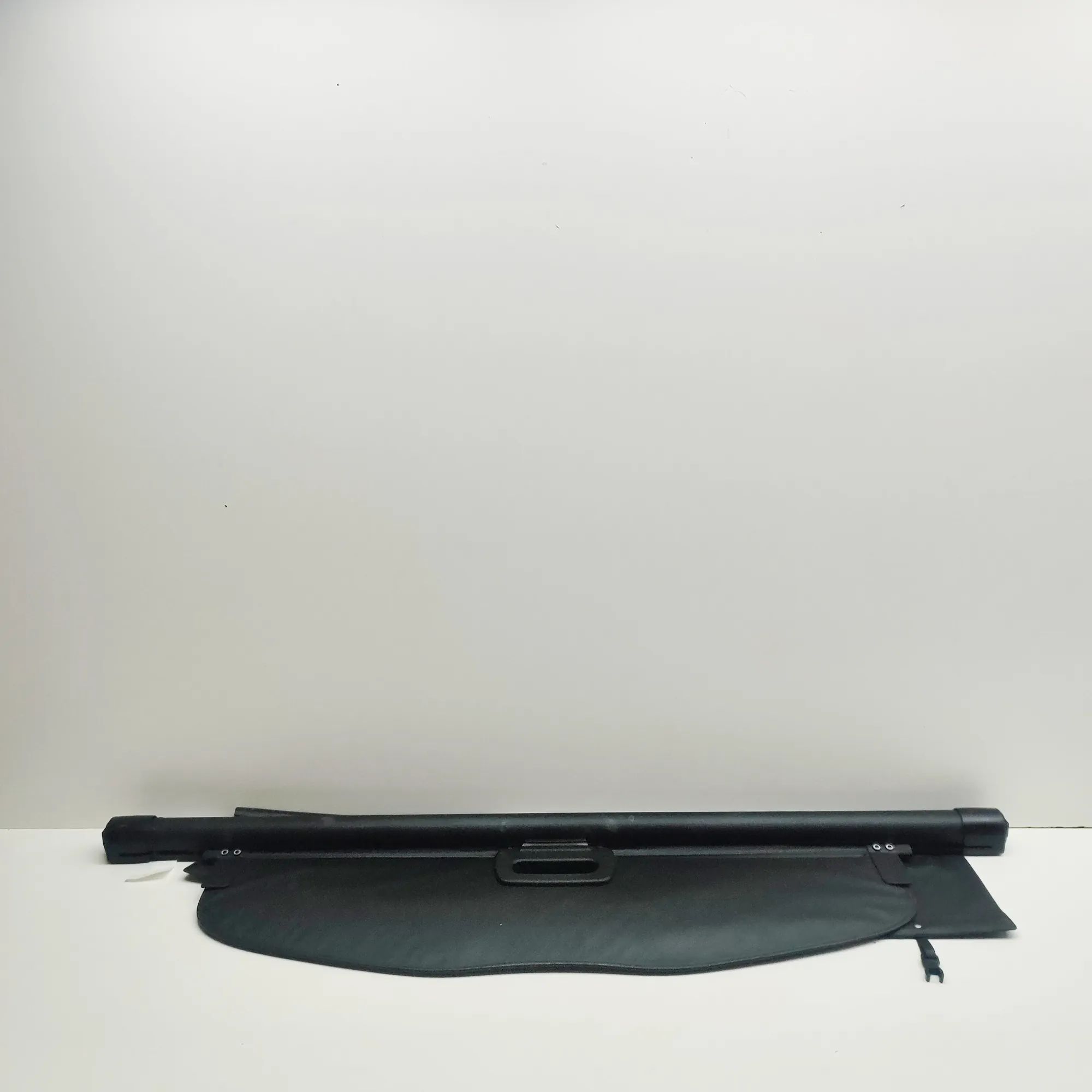 Jeep Cherokee (KL) Retractable luggage cover Retractable luggage cover — JEEP CHEROKEE (KL) ...