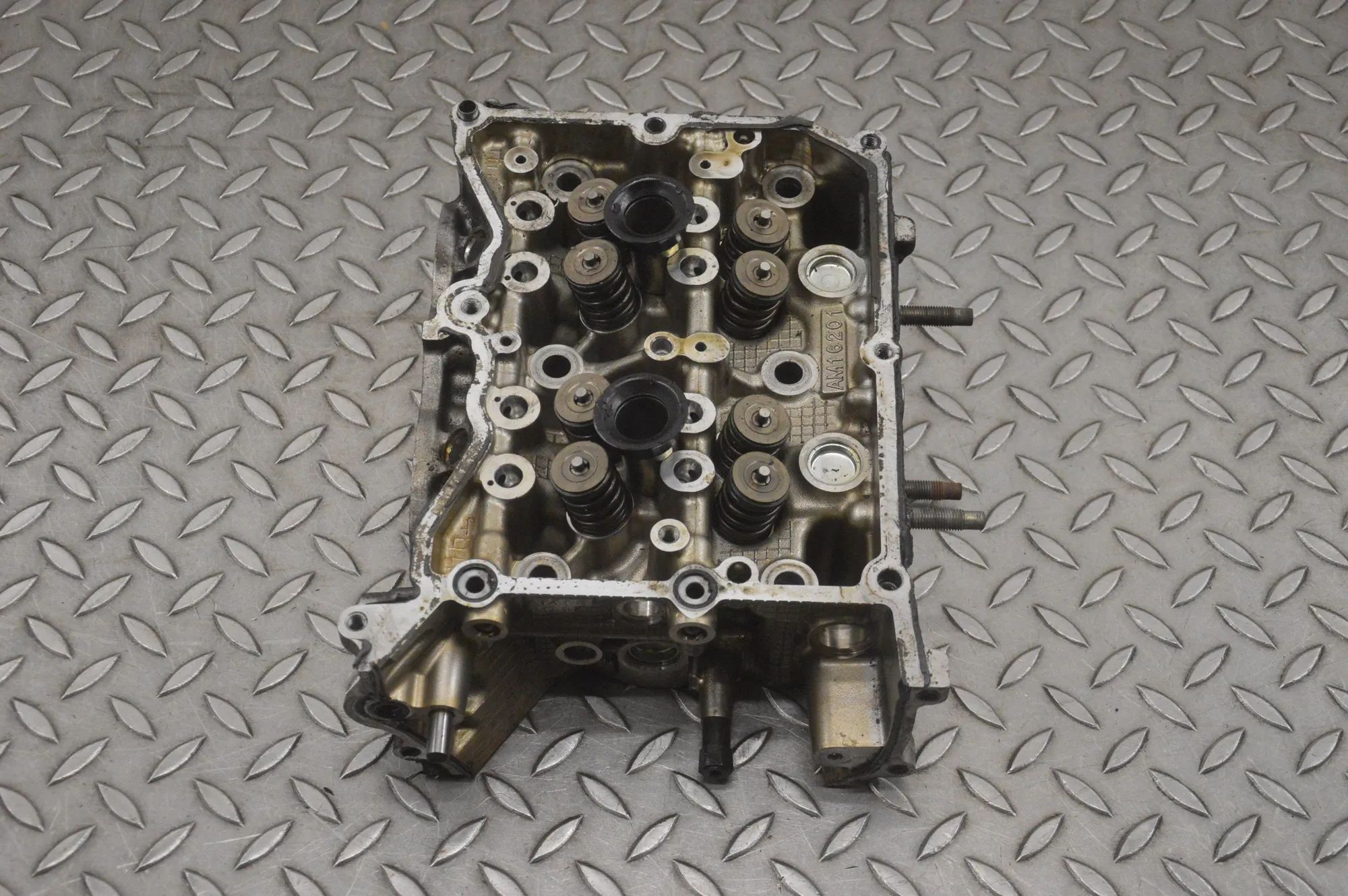 Subaru XV Left Side Engine Head Left Side Engine Head — SUBARU XV (_GP_) (2011-...