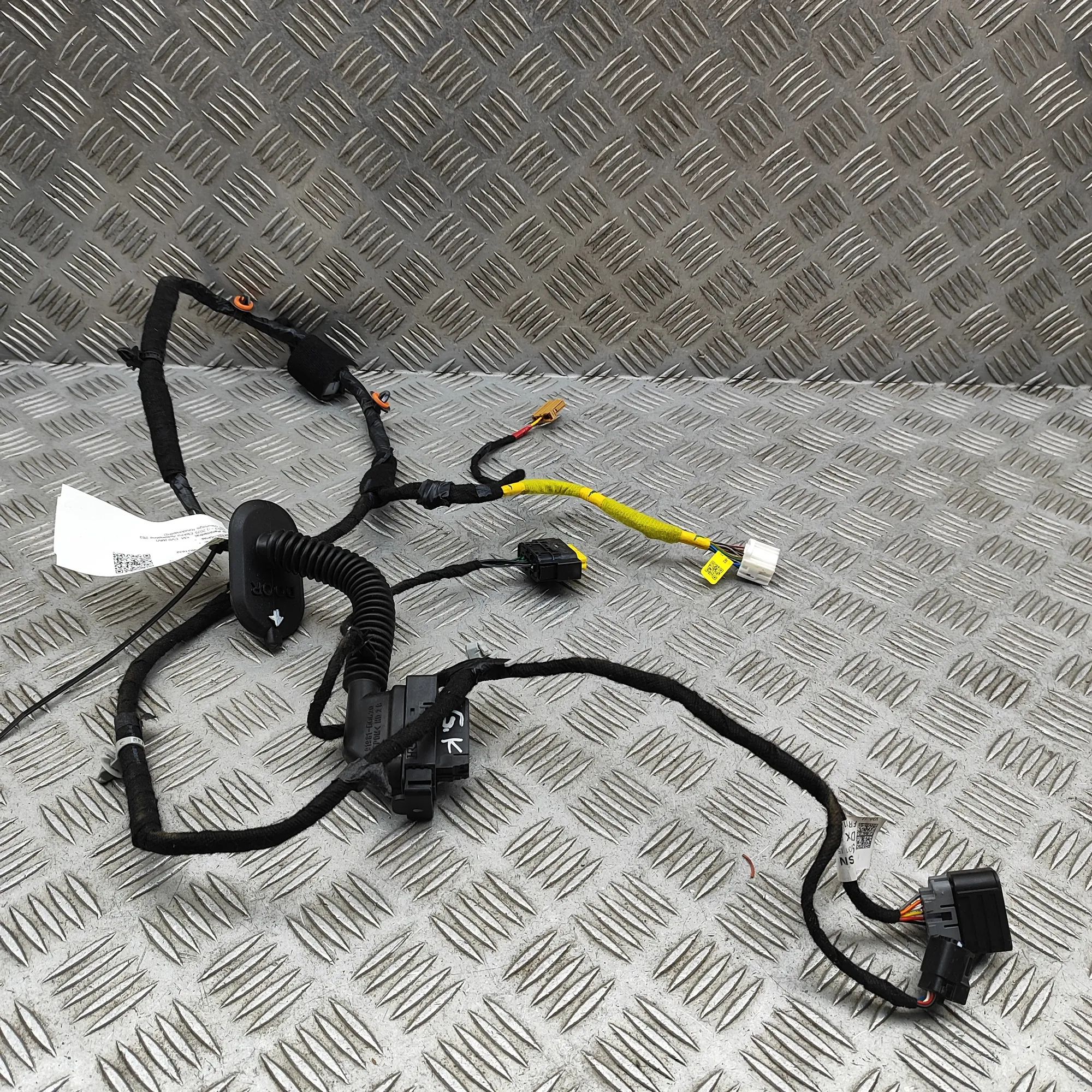 Kia EV9  Door wiring — rear left Door wiring — rear left — KIA EV9 (MV) (2023-.....