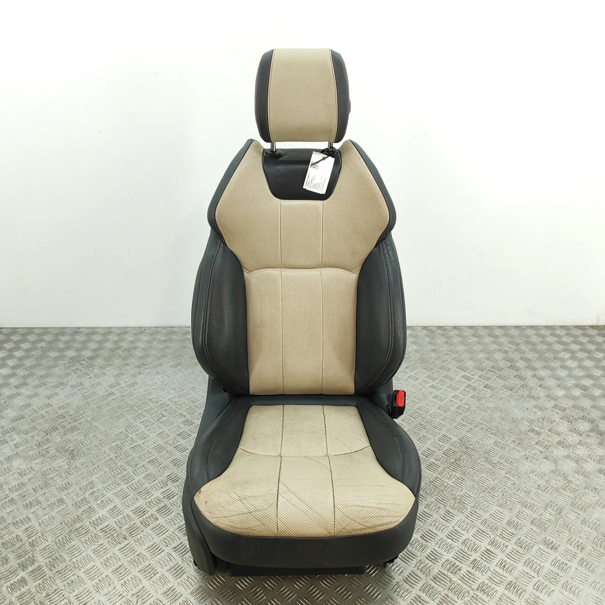 Land Rover Range Rover Evoque Front Right Seat Front right seat — LAND ROVER RANGE ROVER EVOQU...
