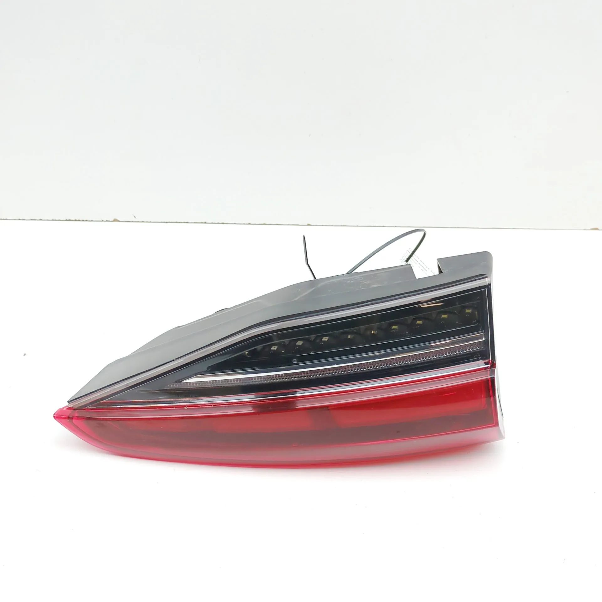 Skoda Octavia Left Side Tailgate Tail Light Left Side Tailgate Tail Light — SKODA OCTAVIA (...