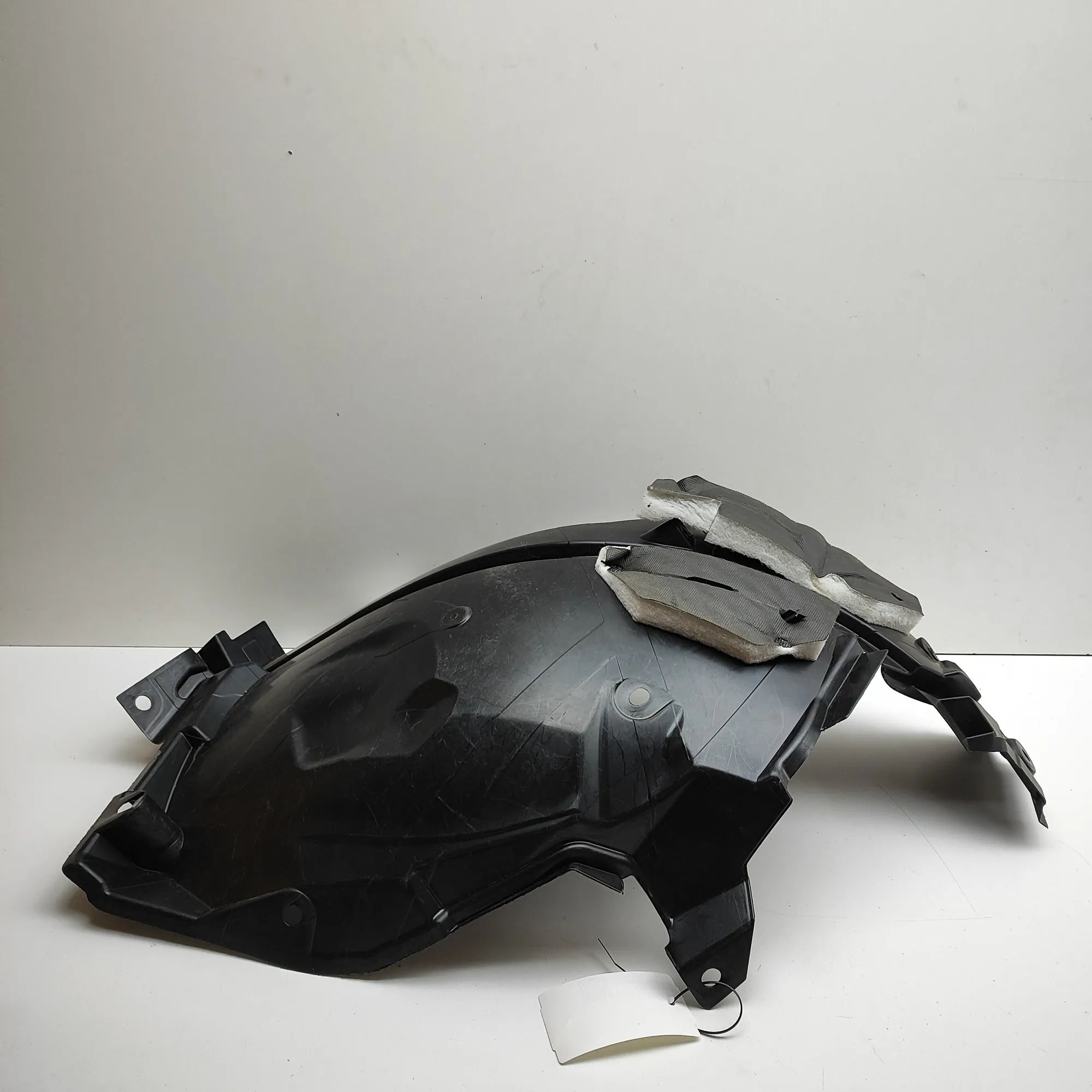 Nissan Leaf Wheel arch liner — front — left — rear section Wheel arch liner — front — left — rear section ...