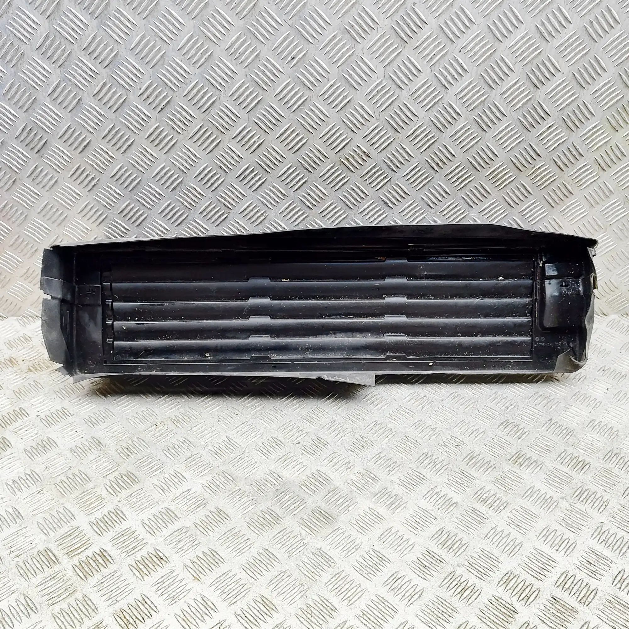 Audi Q3 (F3) Radiator Air Intake Channel Radiator Air Intake Channel — AUDI Q3 (Sportbac...