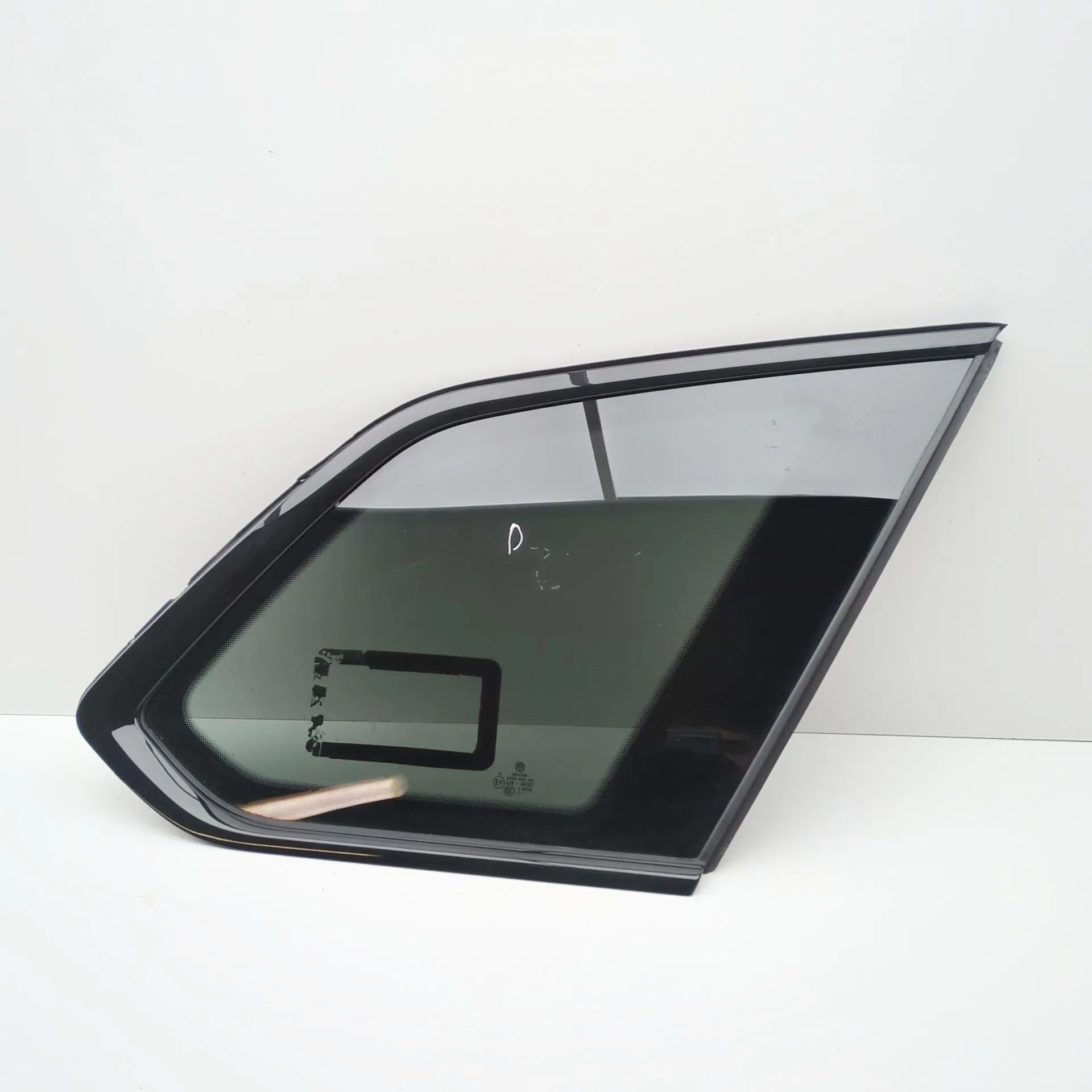 Volkswagen Touareg Rear Right Quarter Window Rear Right Quarter Window — VW TOUAREG (CR7) (2...