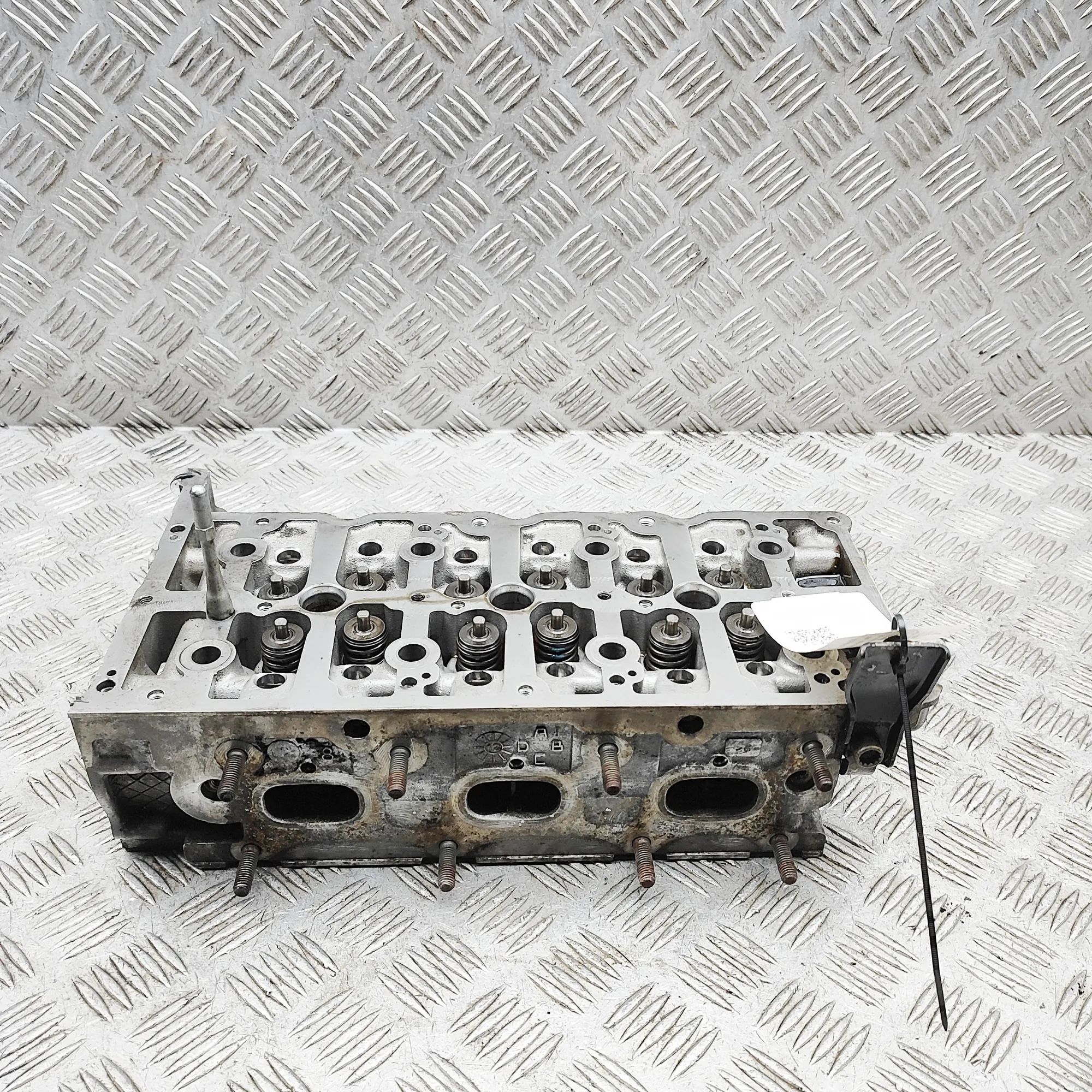 Volkswagen Touareg Engine Cylinder Head Engine Cylinder Head — VW TOUAREG (7P5) (2009-2...