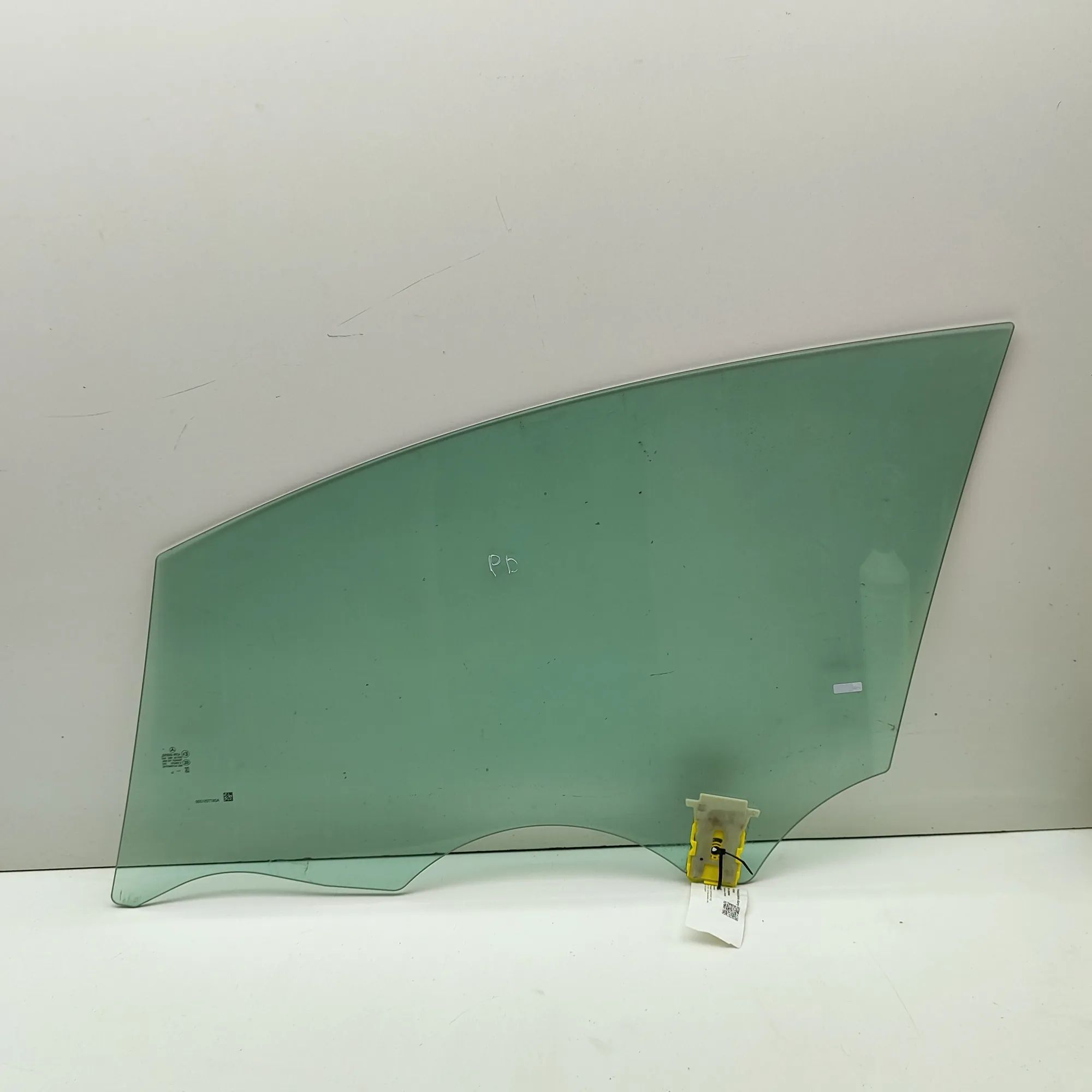 Mercedes-Benz EQS (V297 / X296) Front Right Door Window Front Right Door Window — MERCEDES BENZ EQS (V2...