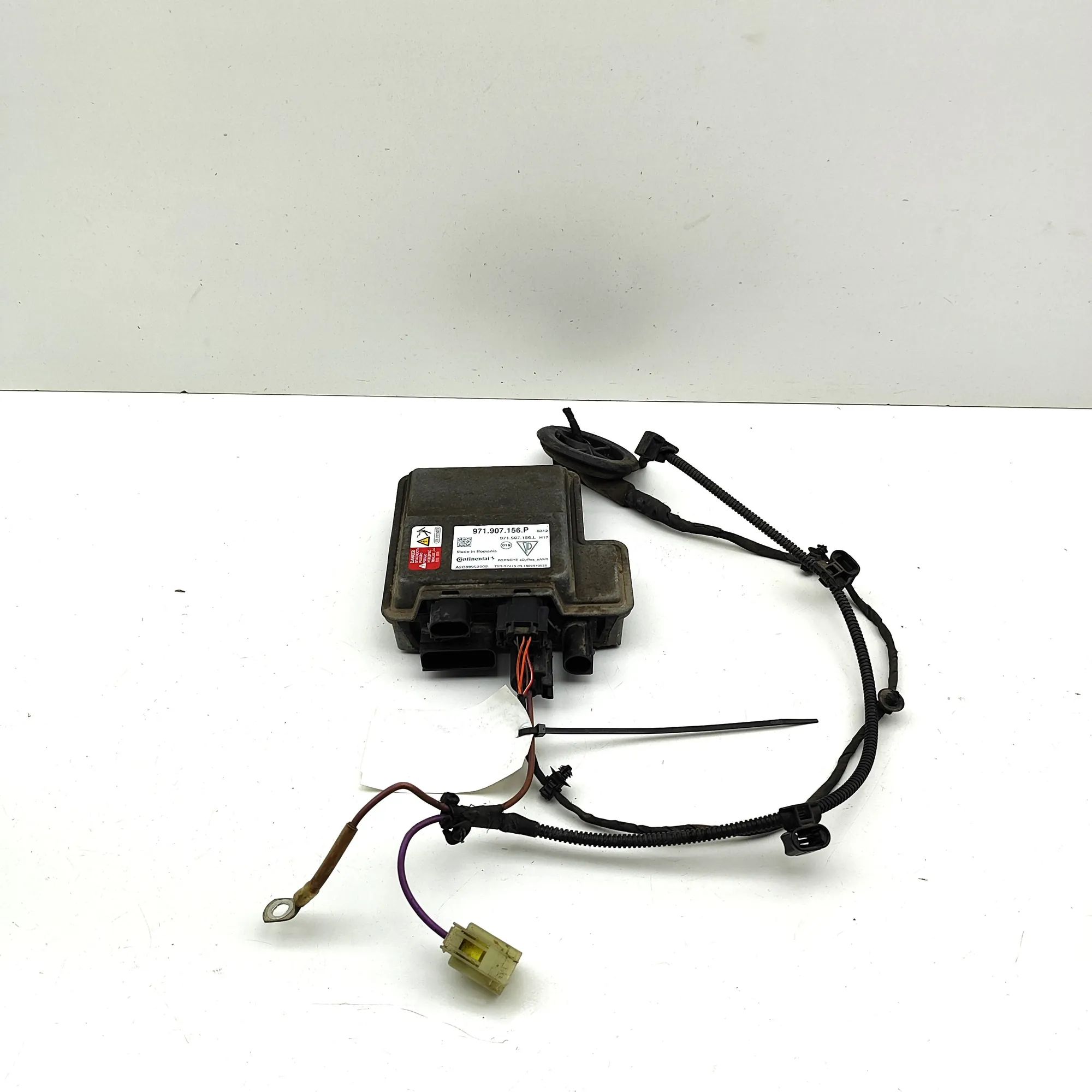 Porsche Cayenne Dynamic Suspension Control Module Dynamic Suspension Control Module — PORSCHE CAY...
