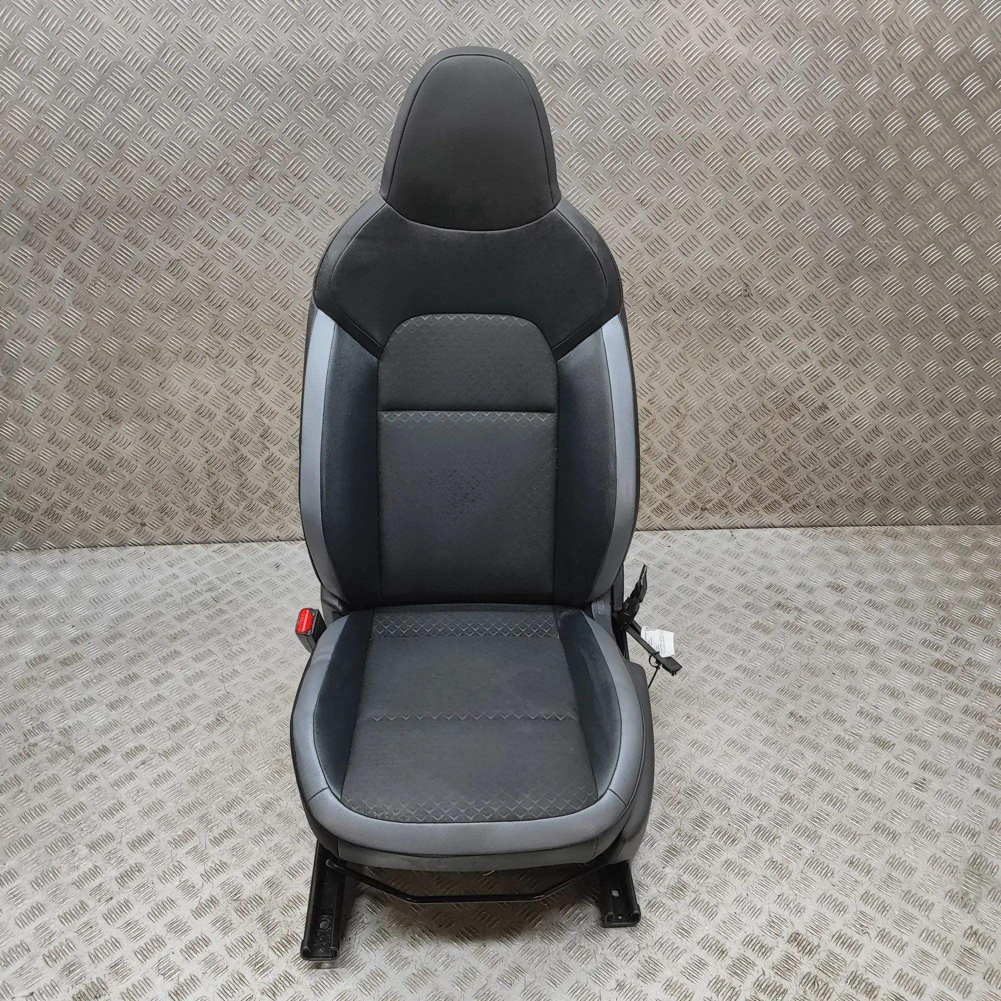 Nissan Juke Front Left Seat Front left seat — NISSAN JUKE (F16) (2019-...) ...