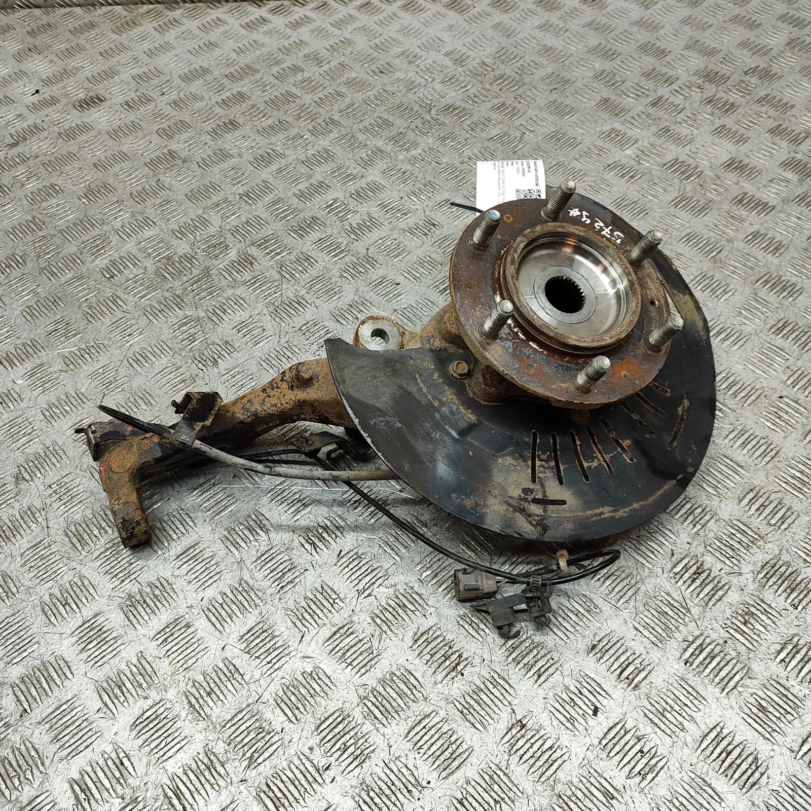 Isuzu  D-Max Front Left Wheel Hub Front Left Wheel Hub — ISUZU D-MAX (II TFR, TFS...