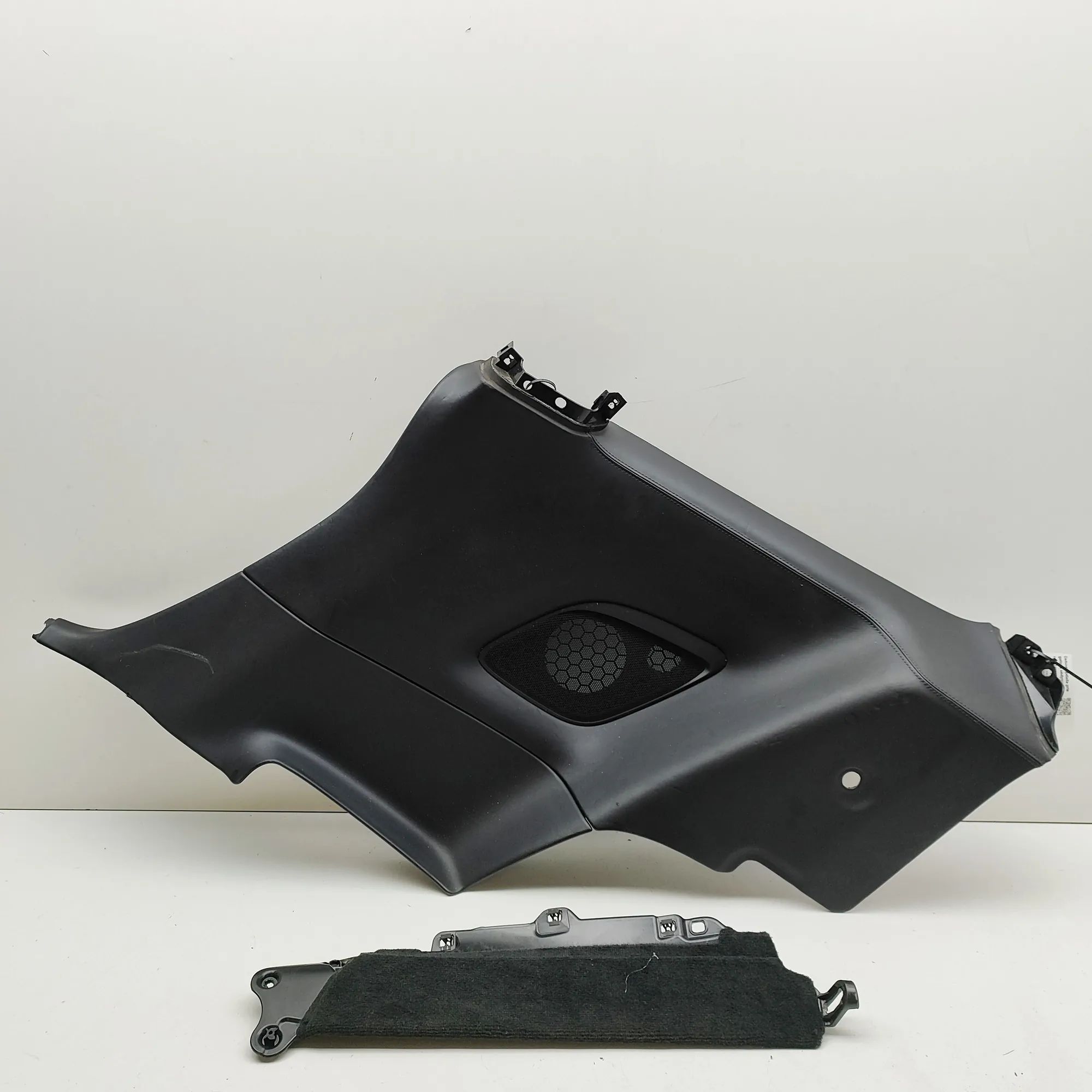Porsche 911 (991) Rear Right Seat Trim Rear Right Seat Trim — PORSCHE 911 (991) (2011-...