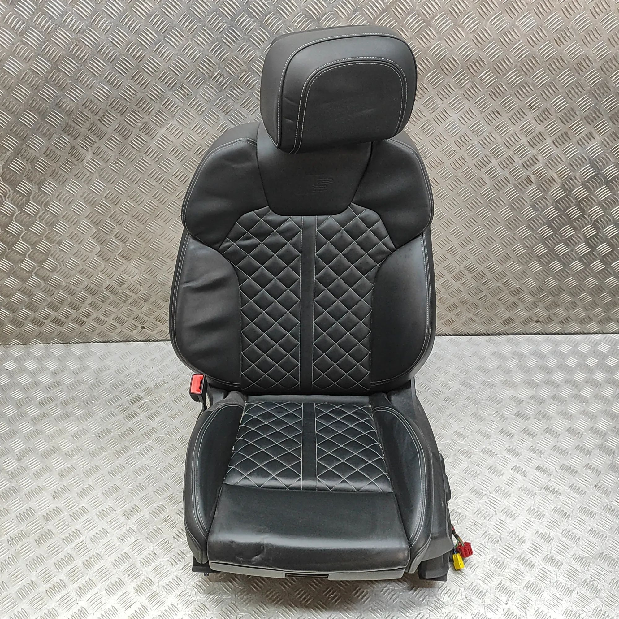 Audi Q5 (8R) Front Left Seat Front left seat — AUDI Q5 (FY) (2016-...) — 80A...