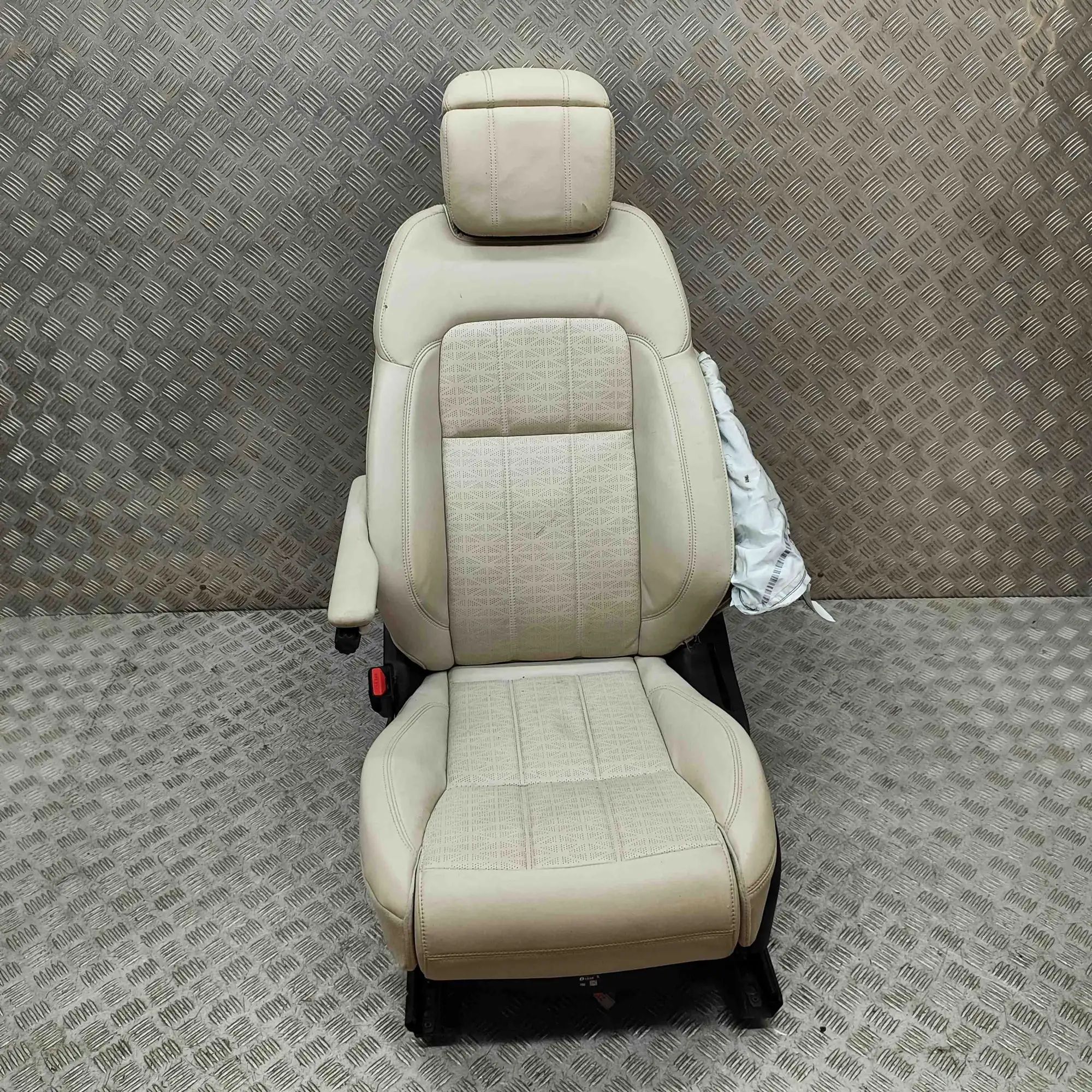 Land Rover Range Rover Sport (L494) Front Left Seat Front left seat — LAND ROVER RANGE ROVER SPORT ...