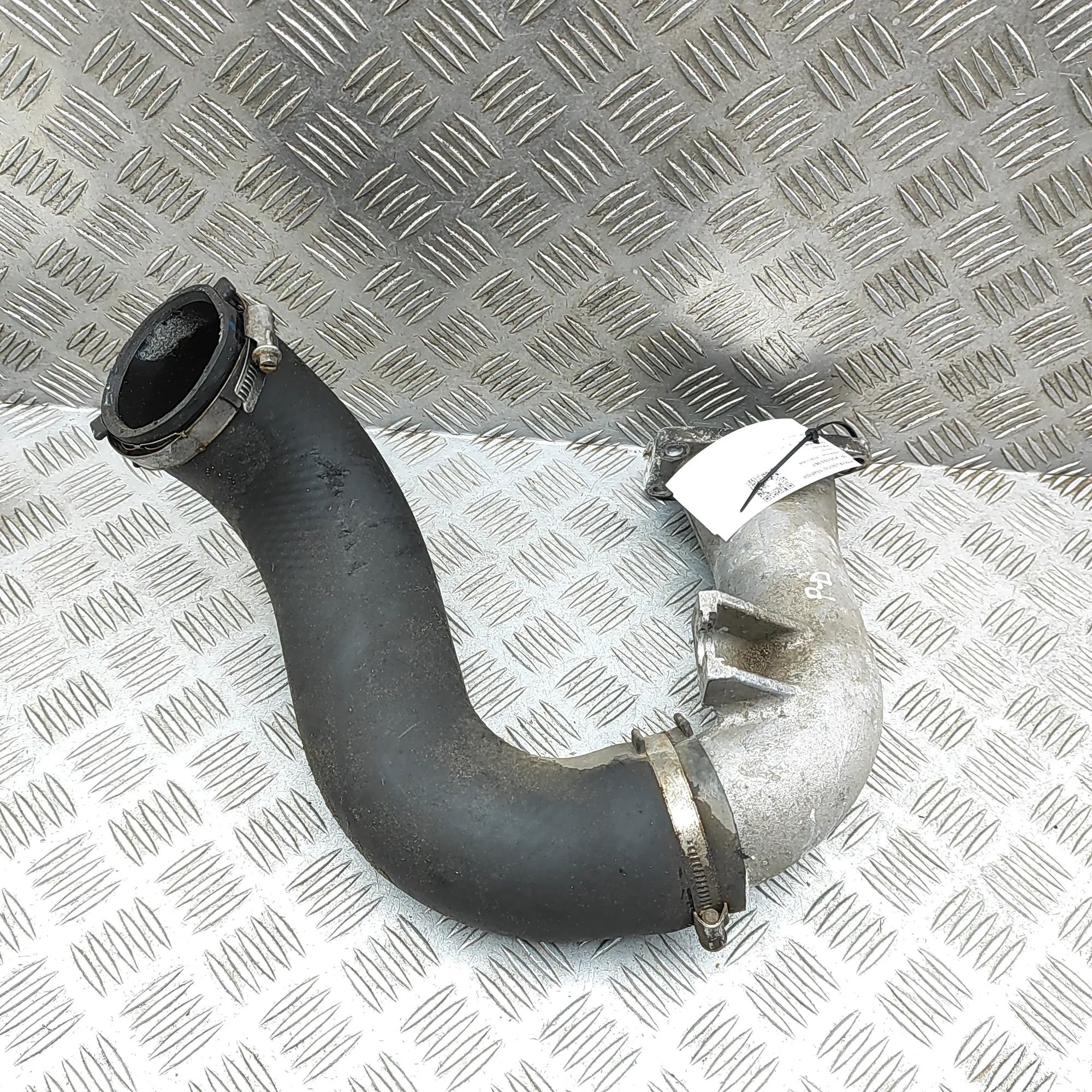 Nissan GT-R Intercooler hose — right Intercooler hose — right — NISSAN GT-R (R35) (2...
