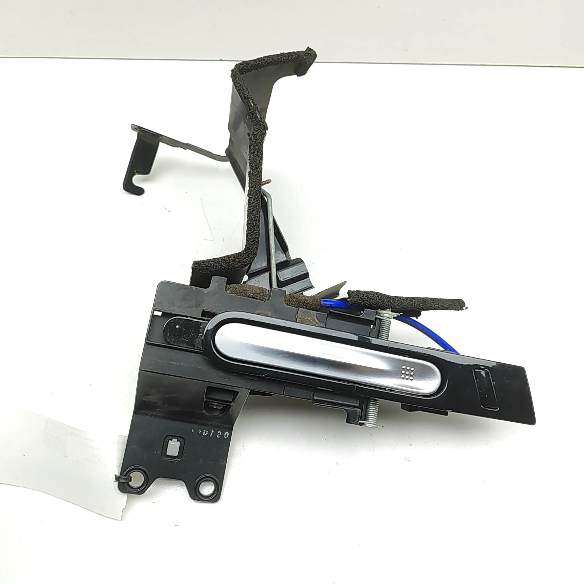 Nissan GT-R Exterior door handle — front right Exterior door handle — front right — NISSAN GT-...
