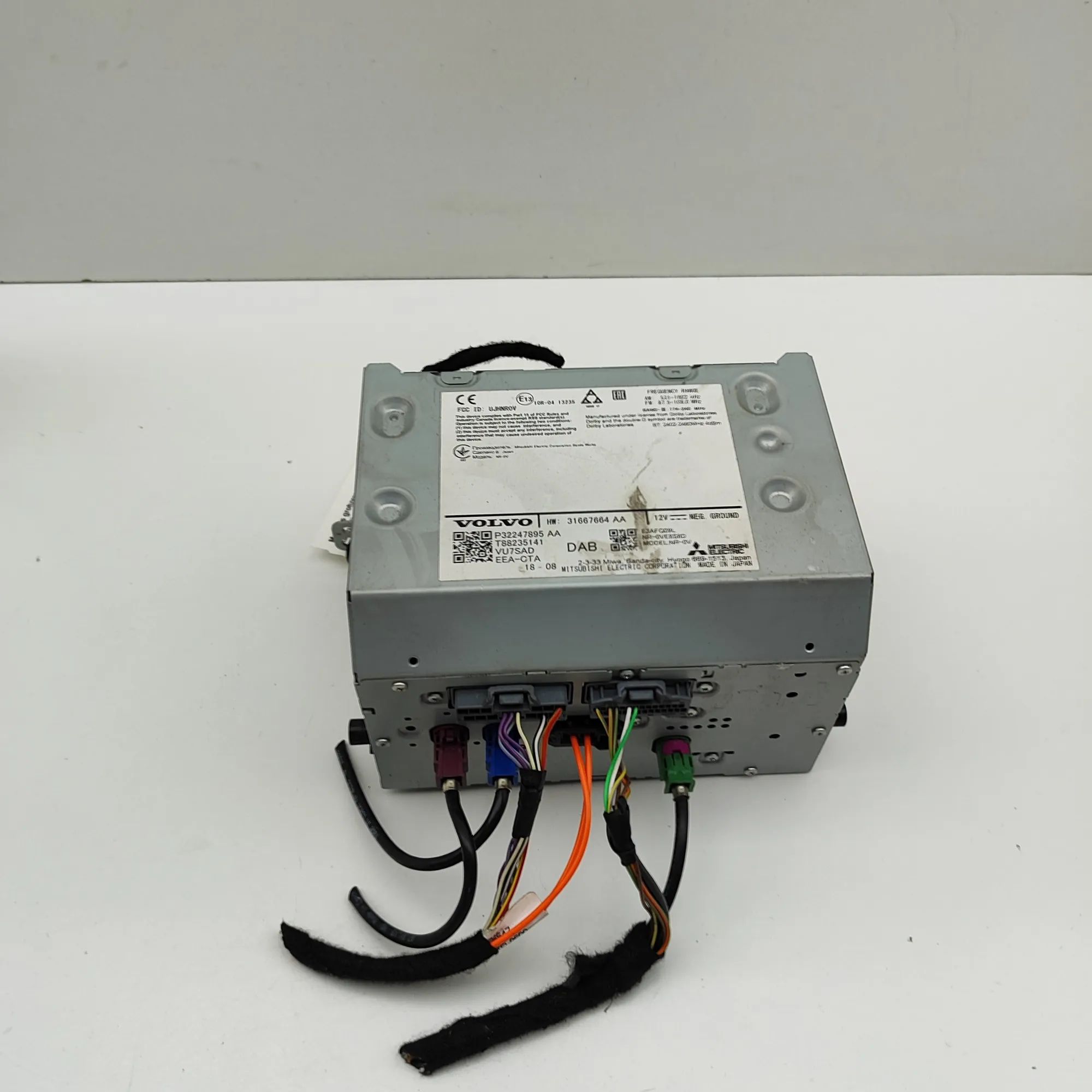 Volvo V60 Radio / CD / navigation head unit Radio / CD / navigation head unit — VOLVO V60 (...