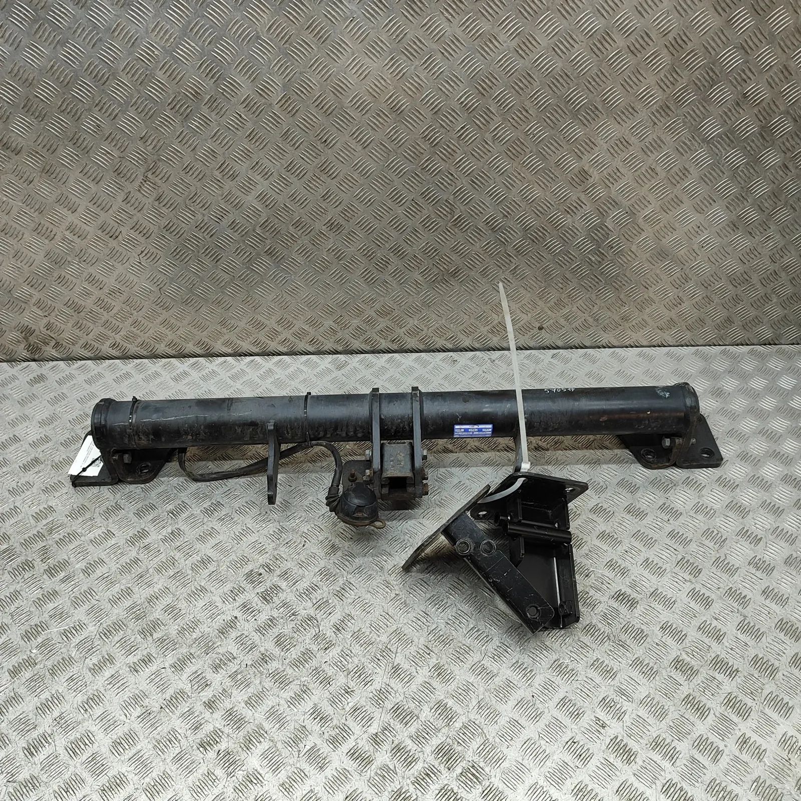 Land Rover Discovery Towbar Kit Towbar Kit — LAND ROVER DISCOVERY (V L462) (201...