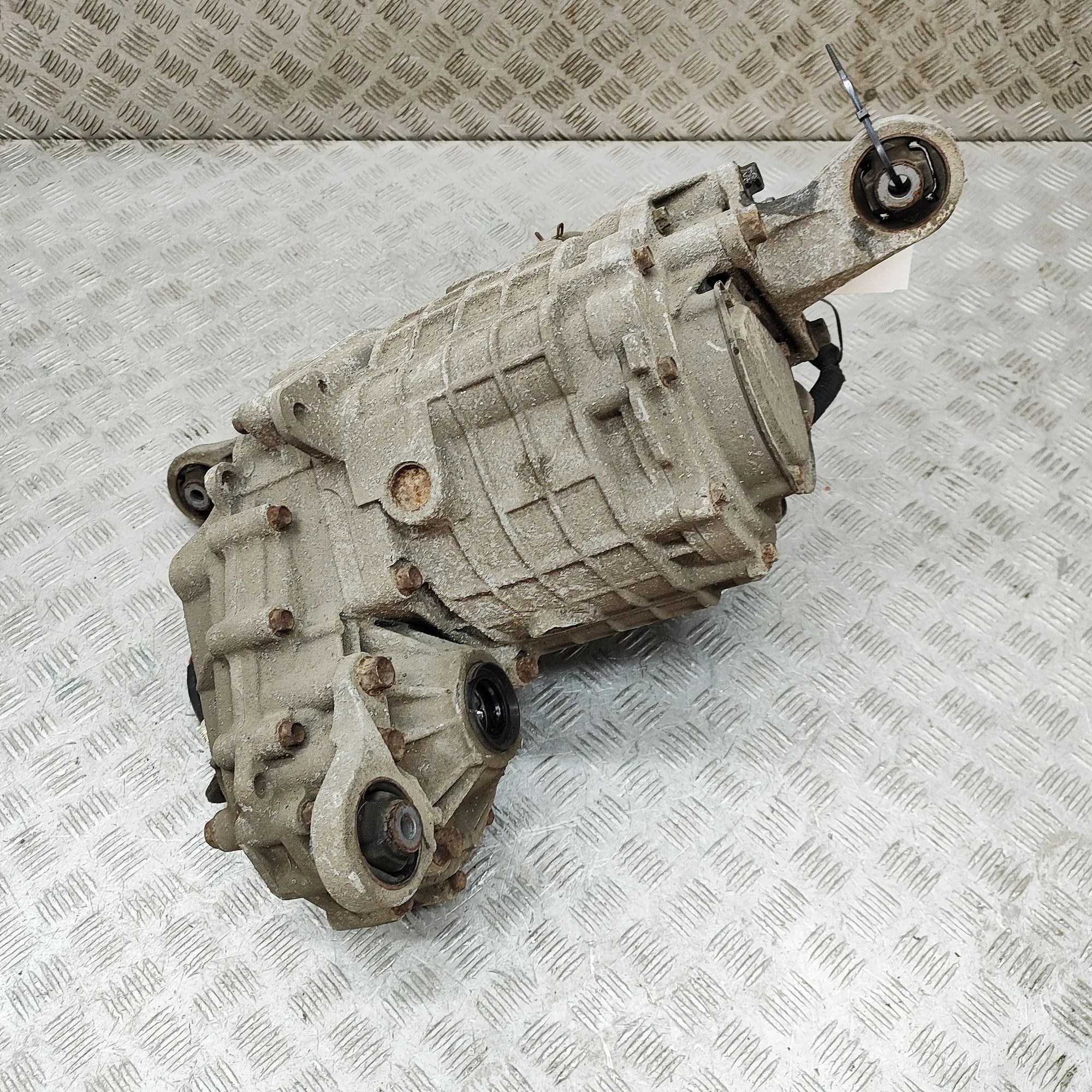Mitsubishi Outlander Electric motor (EV) Electric motor (EV) — MITSUBISHI OUTLANDER (III...