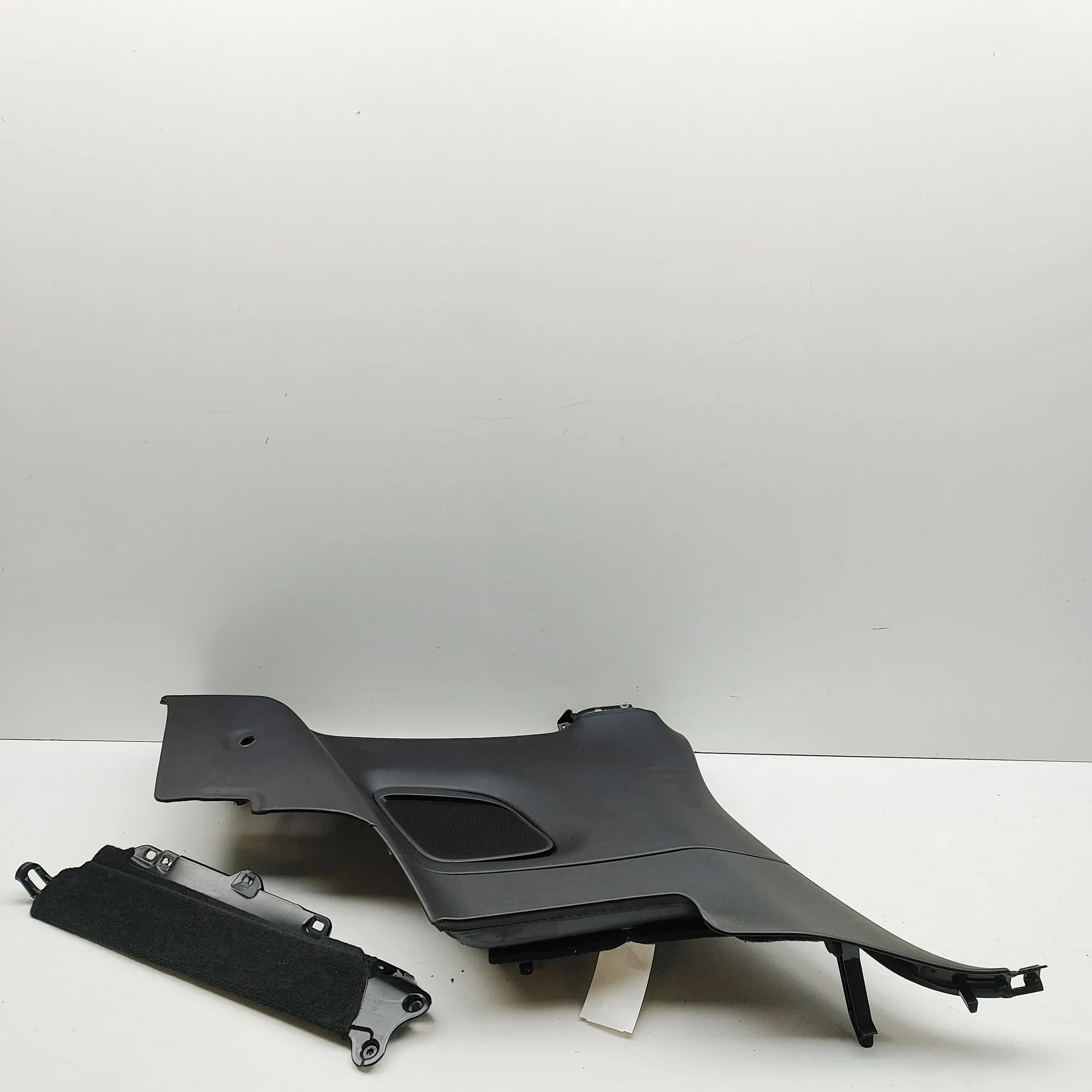 Porsche 911 (991) Rear Left Seat Trim Rear Left Seat Trim — PORSCHE 911 (991) (2011-2...