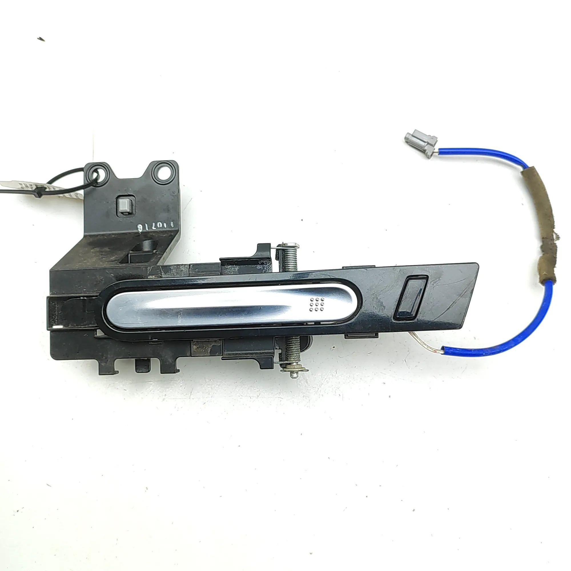 Nissan GT-R Exterior door handle — front left Exterior door handle — front left — NISSAN GT-R...