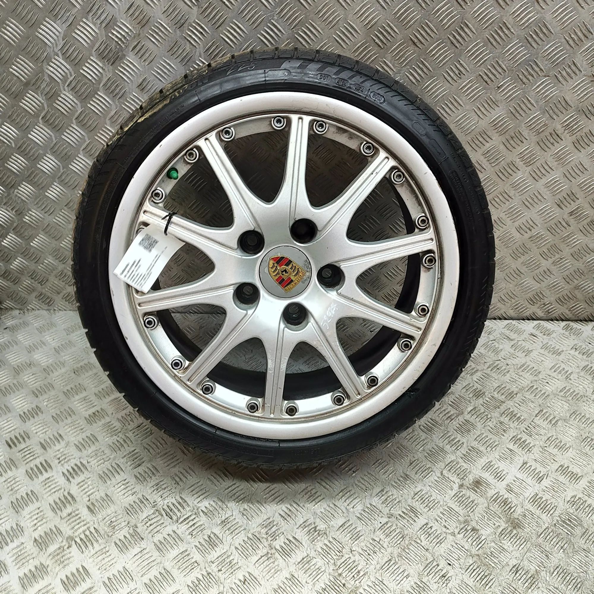 Porsche 911 (996) Alloy Wheel Alloy wheel — PORSCHE 911 (996) (1997-2005) — A...