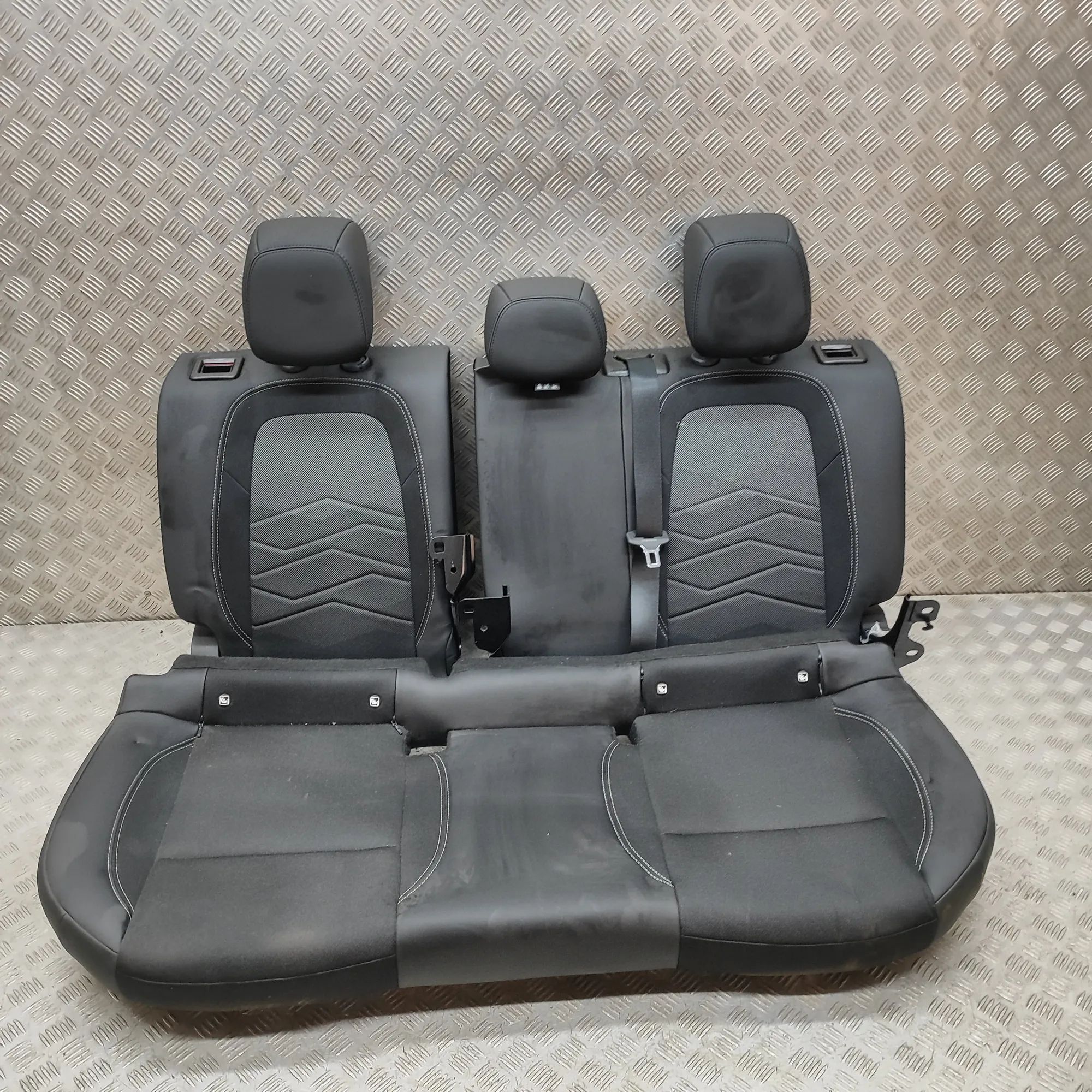 Jeep Avenger Rear seat Rear seat — JEEP AVENGER (J2) (2022-...) — 6000...