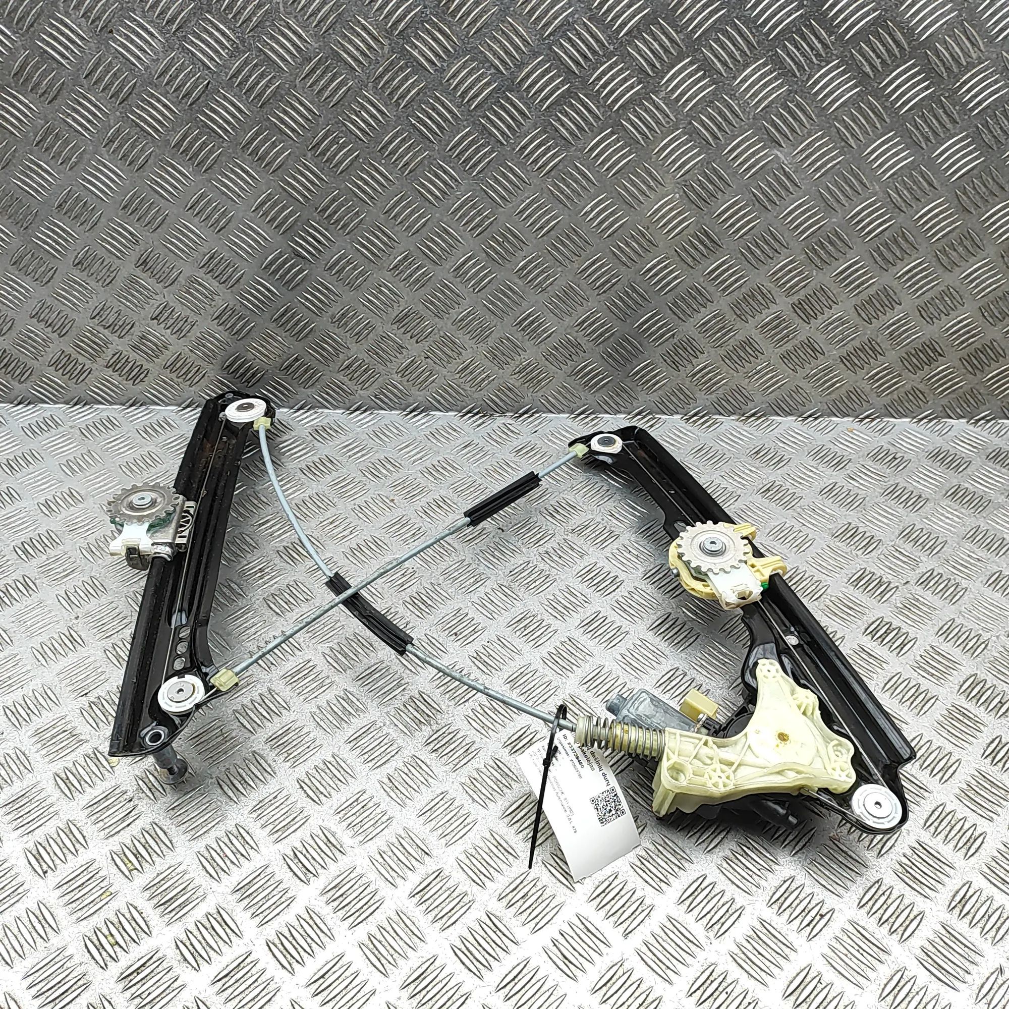 Porsche 911 (992) Front Right Door Window Regulator Front Right Door Window Regulator — PORSCHE 911...