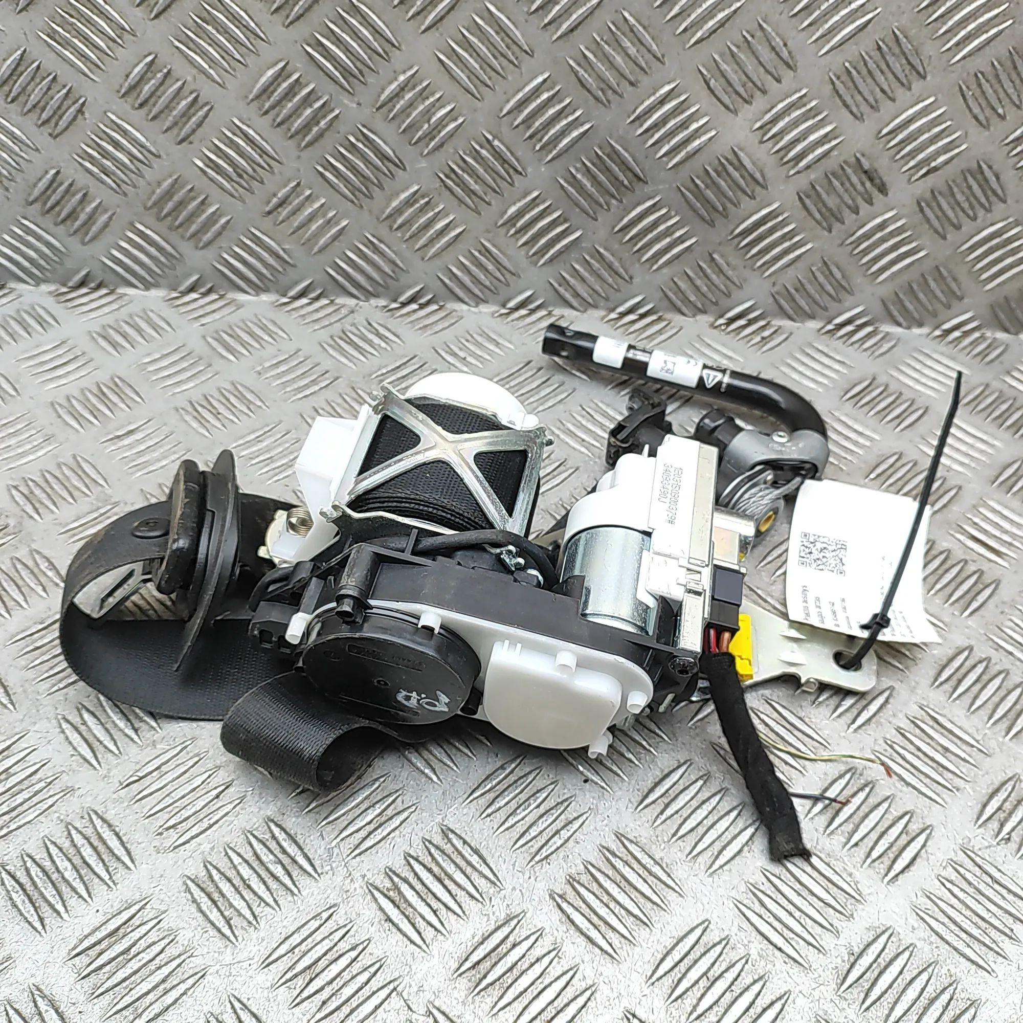 Mercedes-Benz GL / GLS (X166) Front Right Seatbelt Front Right Seatbelt — MERCEDES BENZ GLS (X166)...