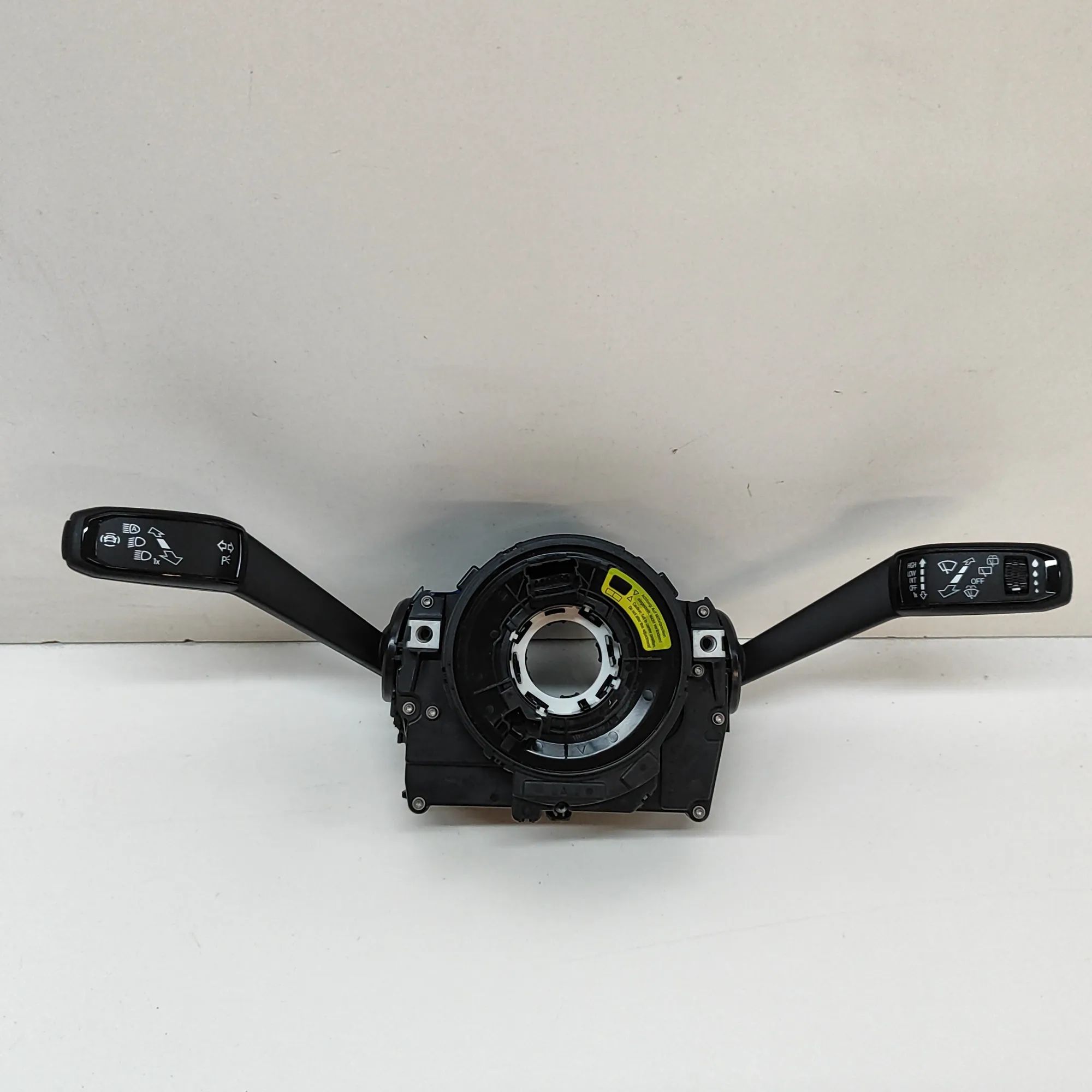 Volkswagen Touareg Indicator Wiper Stalk Switch Indicator Wiper Stalk Switch — VW TOUAREG (CR7)...