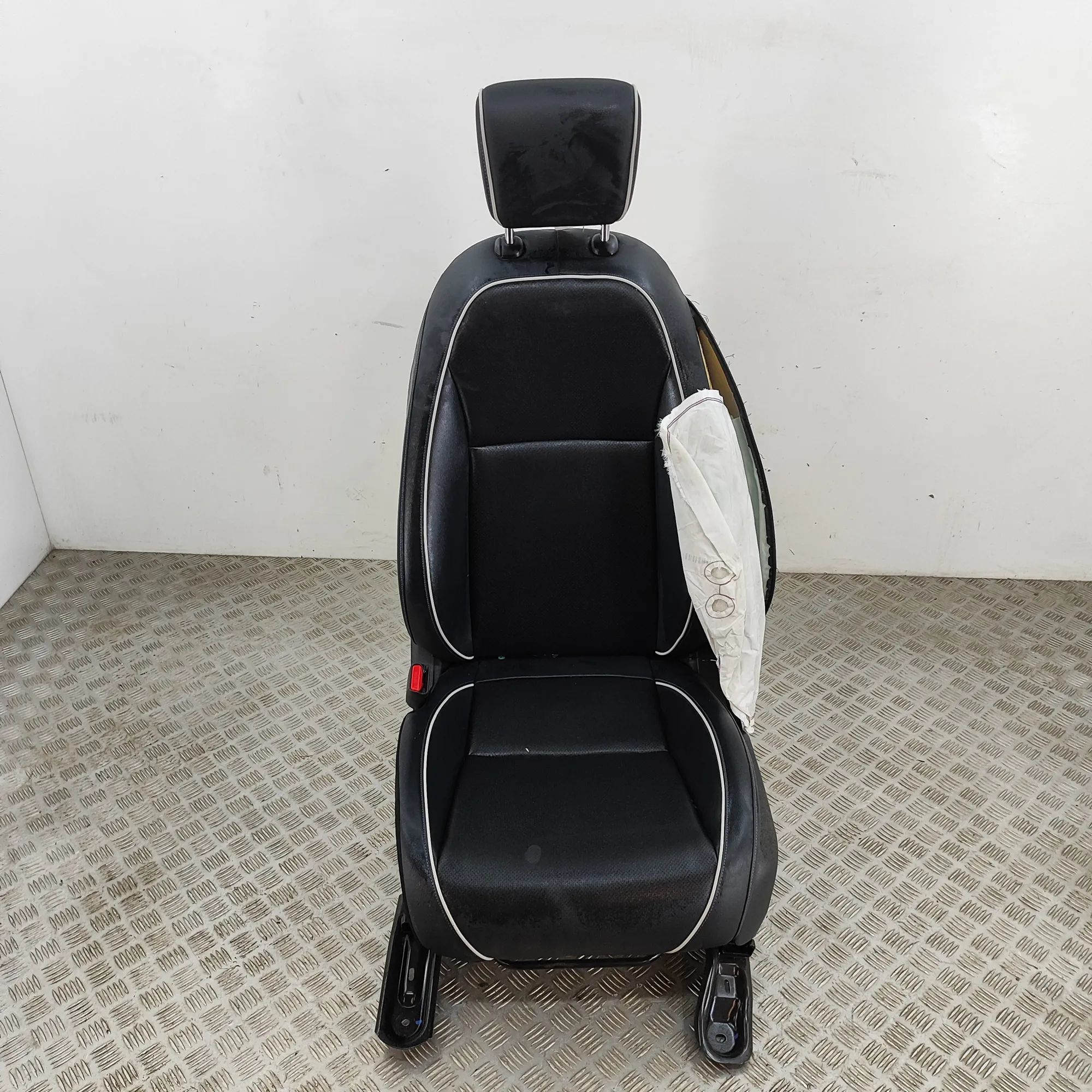 Honda HR-V / e:Ny1 Front Left Seat