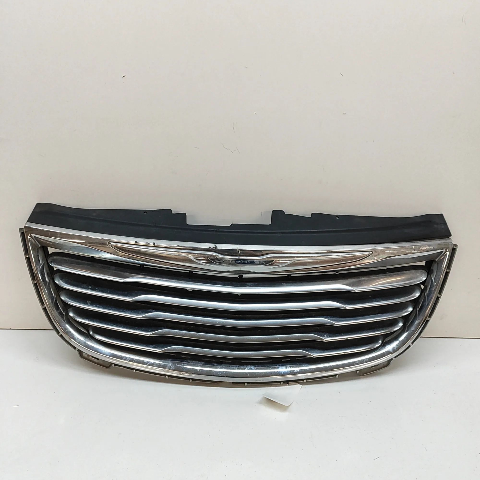 Chrysler Grand Voyager / Town & Country Radiator Grille Radiator grille — CHRYSLER GRAND (VOYAGER V RT)...