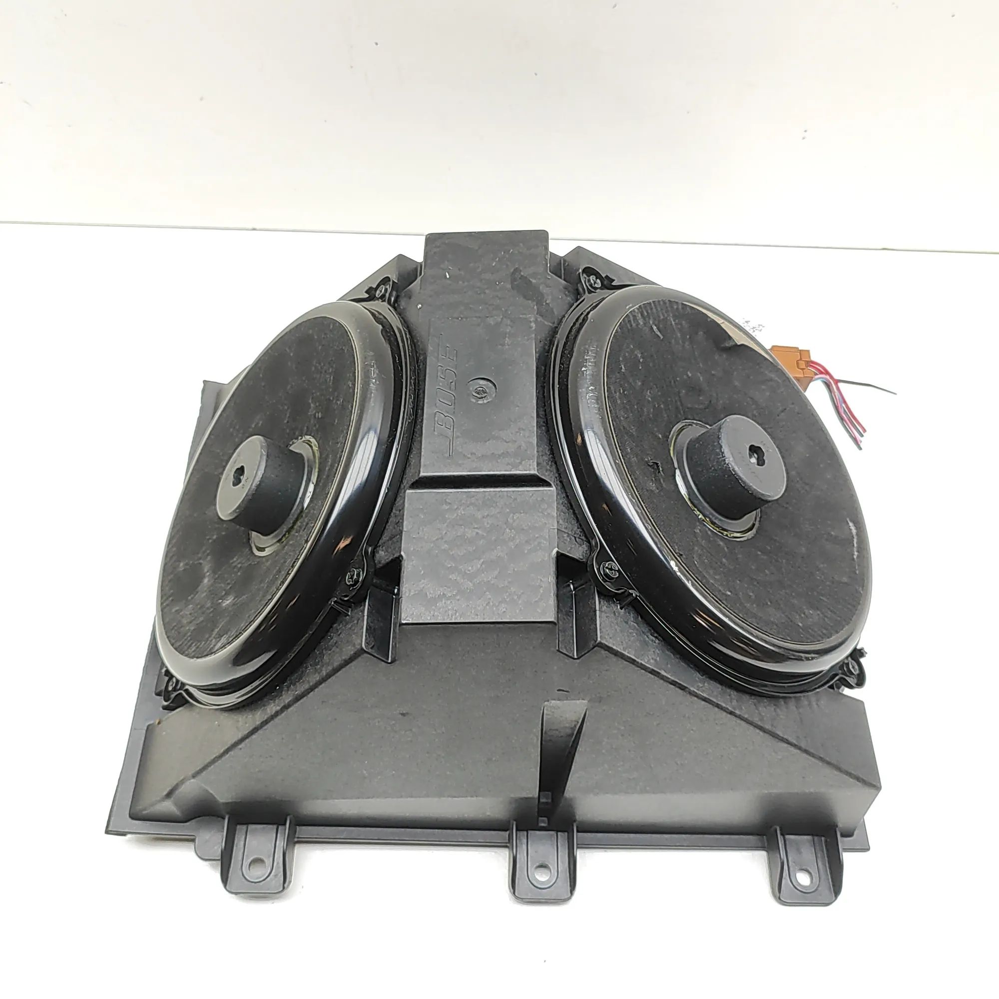 Nissan GT-R Bassokaiuttimen Subwoofer — NISSAN GT-R (R35) (2007-...) — 2817...