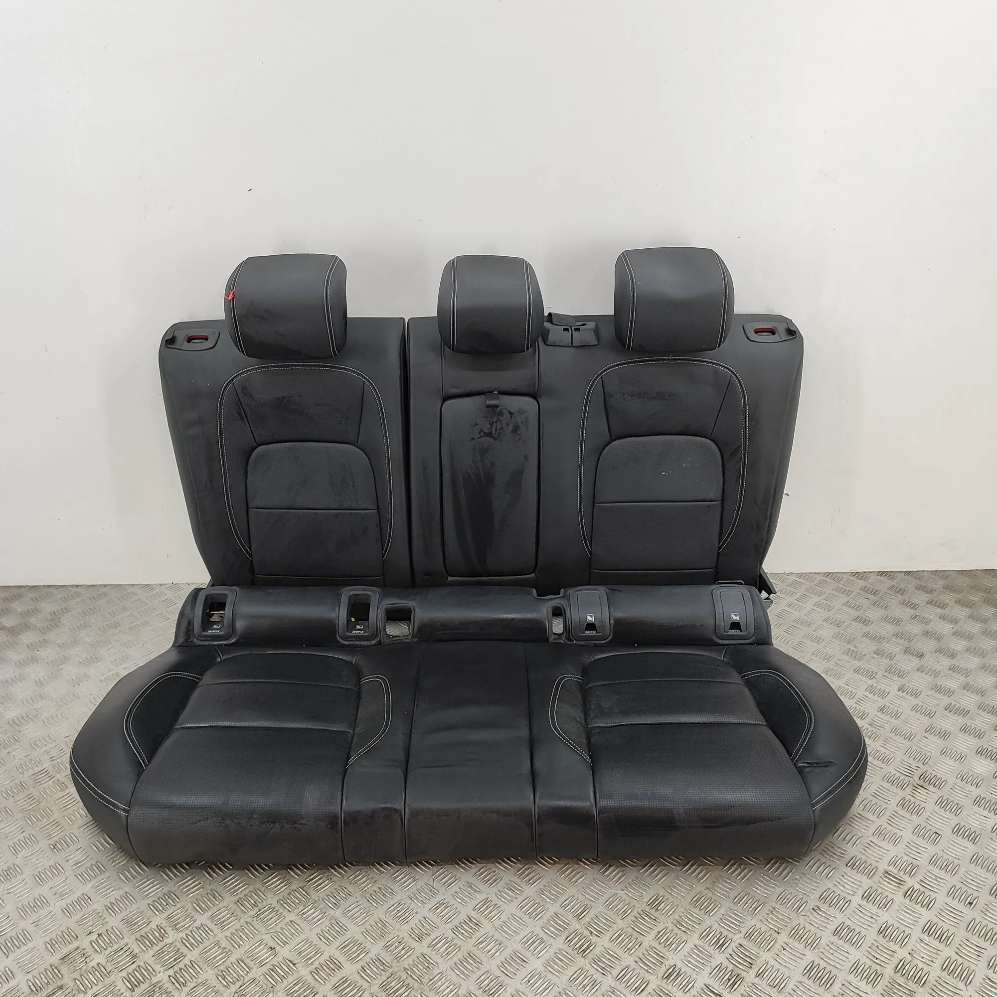 Jaguar I-Pace Rear seat Rear seat — JAGUAR I-PACE (X590) (2018-...) — J...