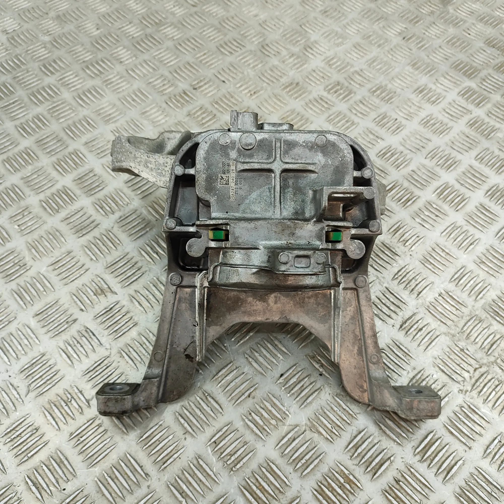 Mercedes-Benz CLA (C118) Right Side Engine Mount Right Side Engine Mount — MERCEDES BENZ CLA (Co...